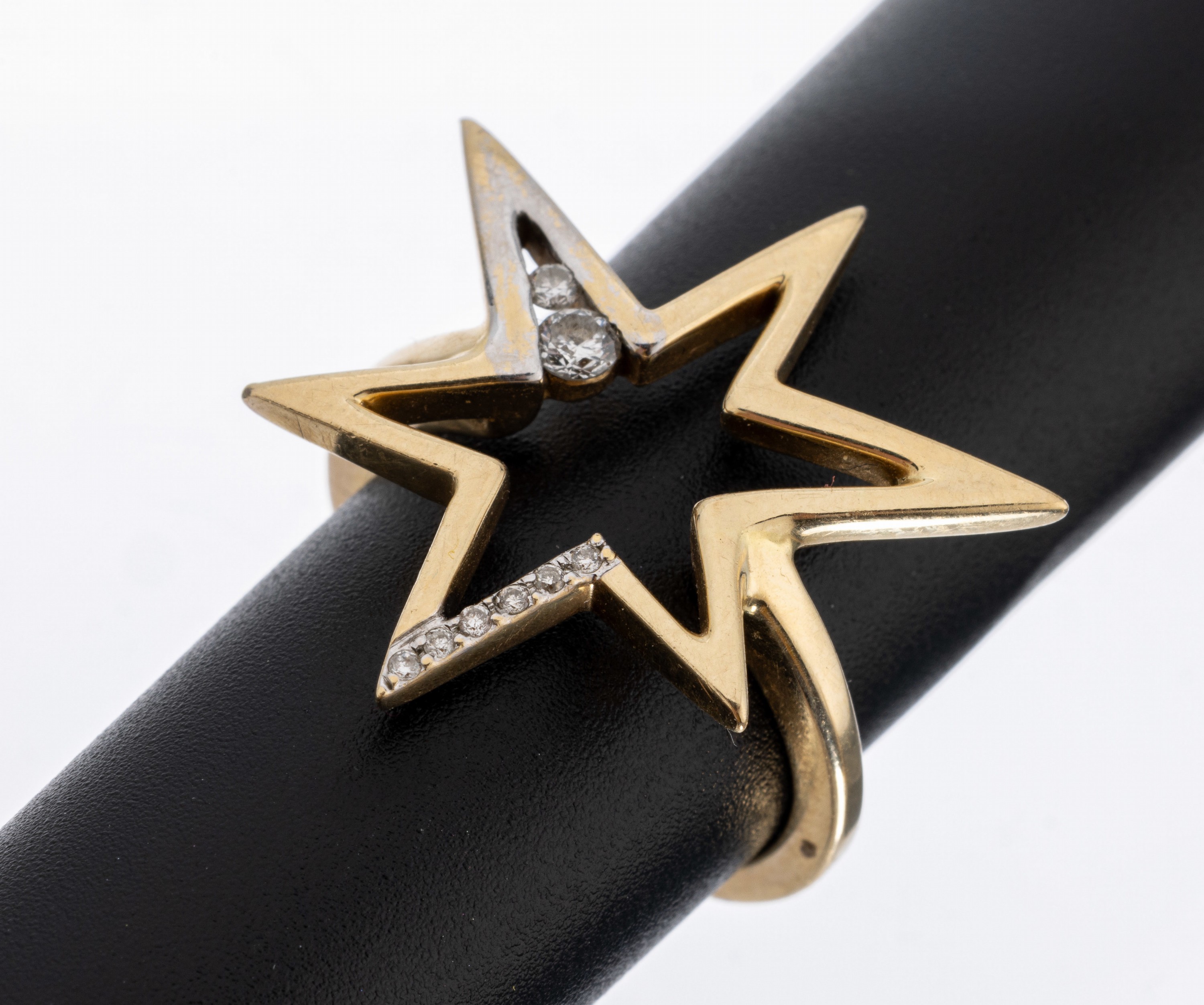 14 kt Gold Diamant-Ring, GG/WG 585/000, 8 Diamanten zus. ca. 0.14 ct grav. Weiß/si, ca. 5.4 g, RW 54