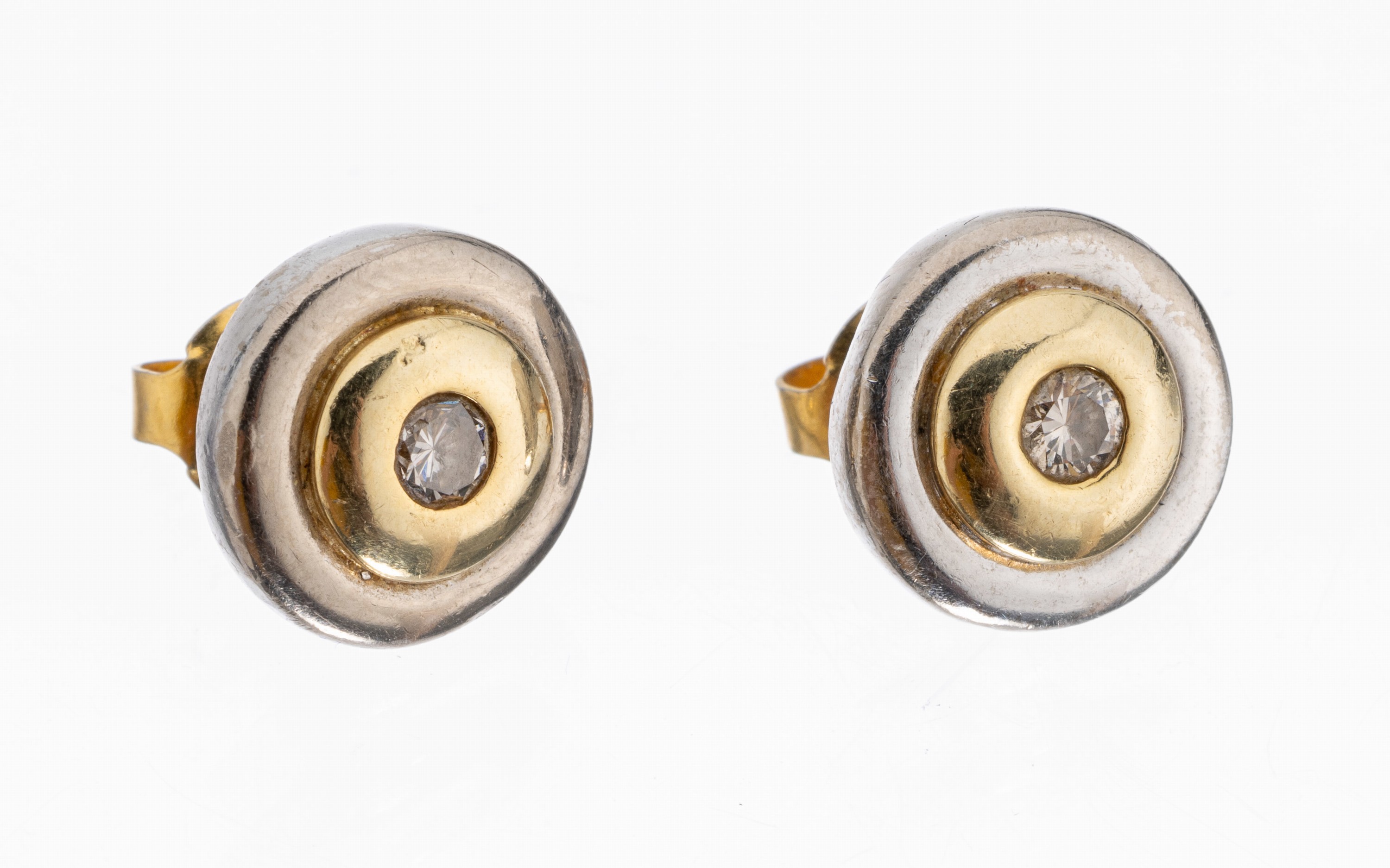 Paar 14 kt Gold Brillant-Ohrstecker, GG/WG 585/000 gepr., 2 Brillanten zus. ca. 0.14 ct Weiß/p1, ca. 5.8 g, D. ca. 10.8 mm