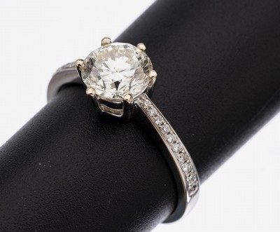 Image 26854861 - 18 kt Gold Brillant-Ring, WG 750/000, mittig Brillant ca. 1.58 ct get.Weiß/si, ...