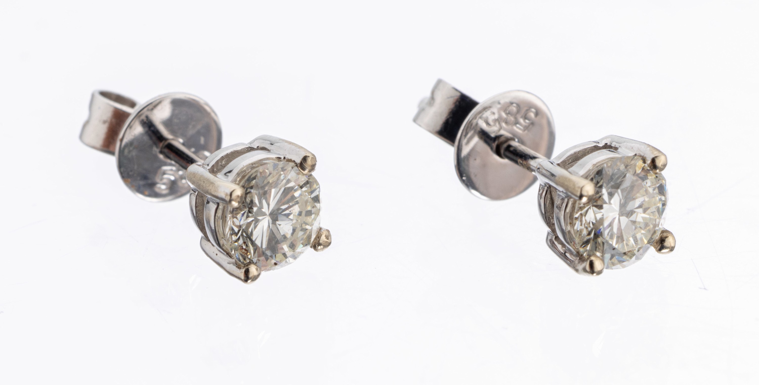 Paar 14 kt Gold Brillant-Ohrstecker, WG 585/000, 2 Brillanten zus. ca. 0.58 ct l.get.Weiß/p