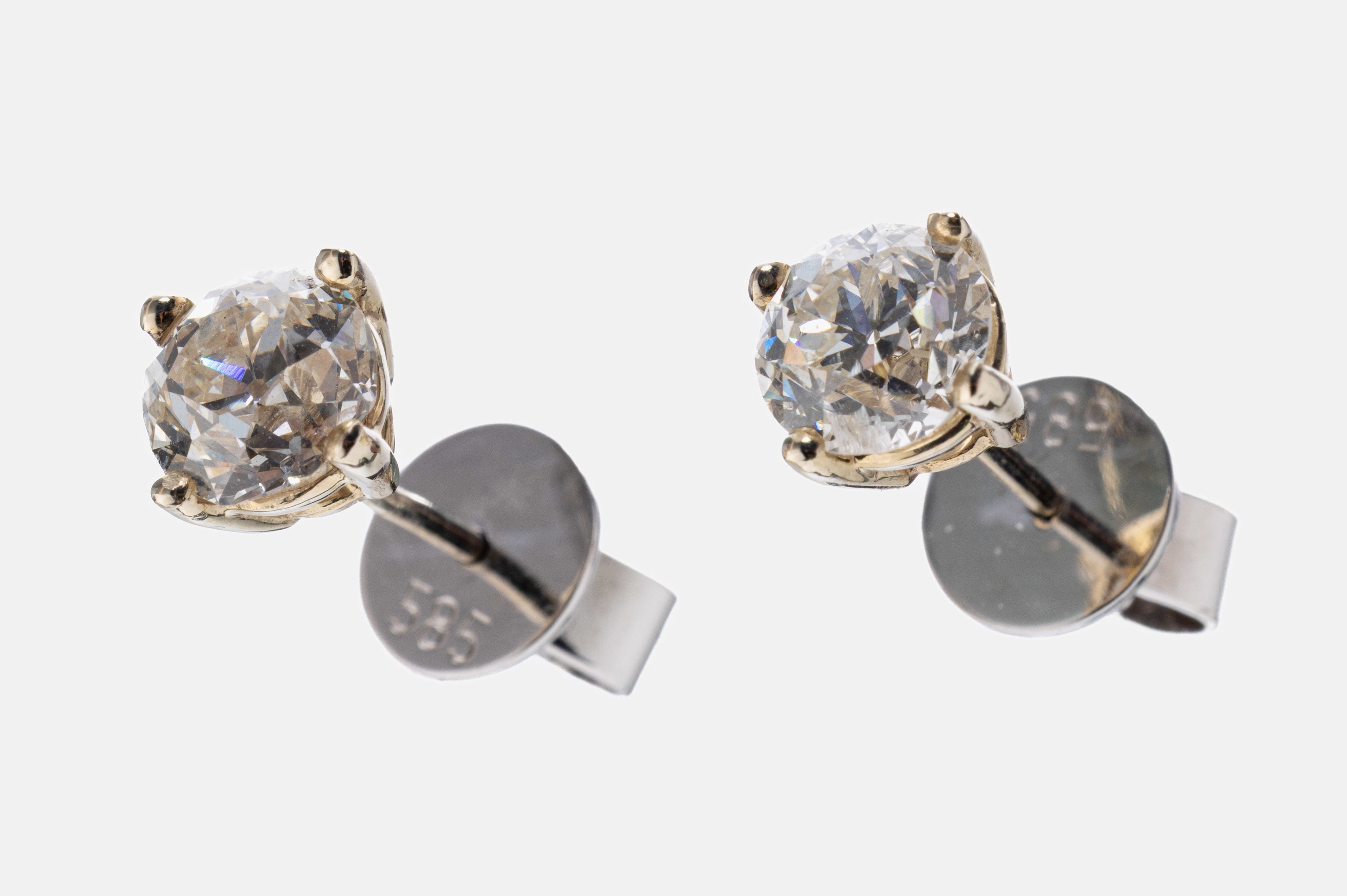 Paar 14 kt Gold Diamant-Ohrstecker, WG 585/000, 2 Altschliffdiamanten zus. ca. 1.61 ct l.get.Weiß/p