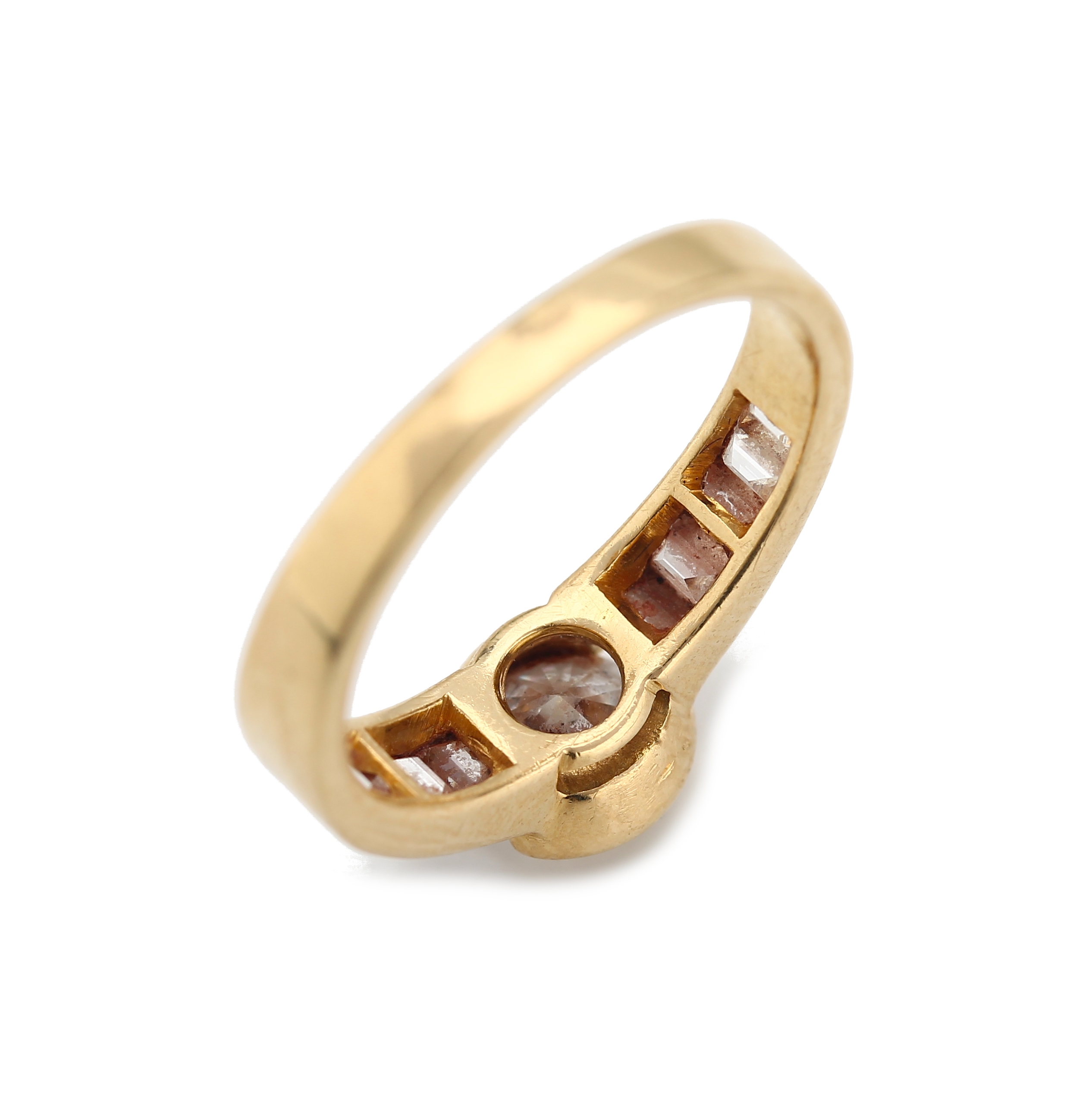 Detail c: 18 kt Gold Diamant-Ring, GG 750/000, 1 Brillant ca. 1.02 ct Weiß/p, 10 Diamantbaguettes zus. ca. 1.20 ct Weiß/si, RW 54, ca. 4.2 g