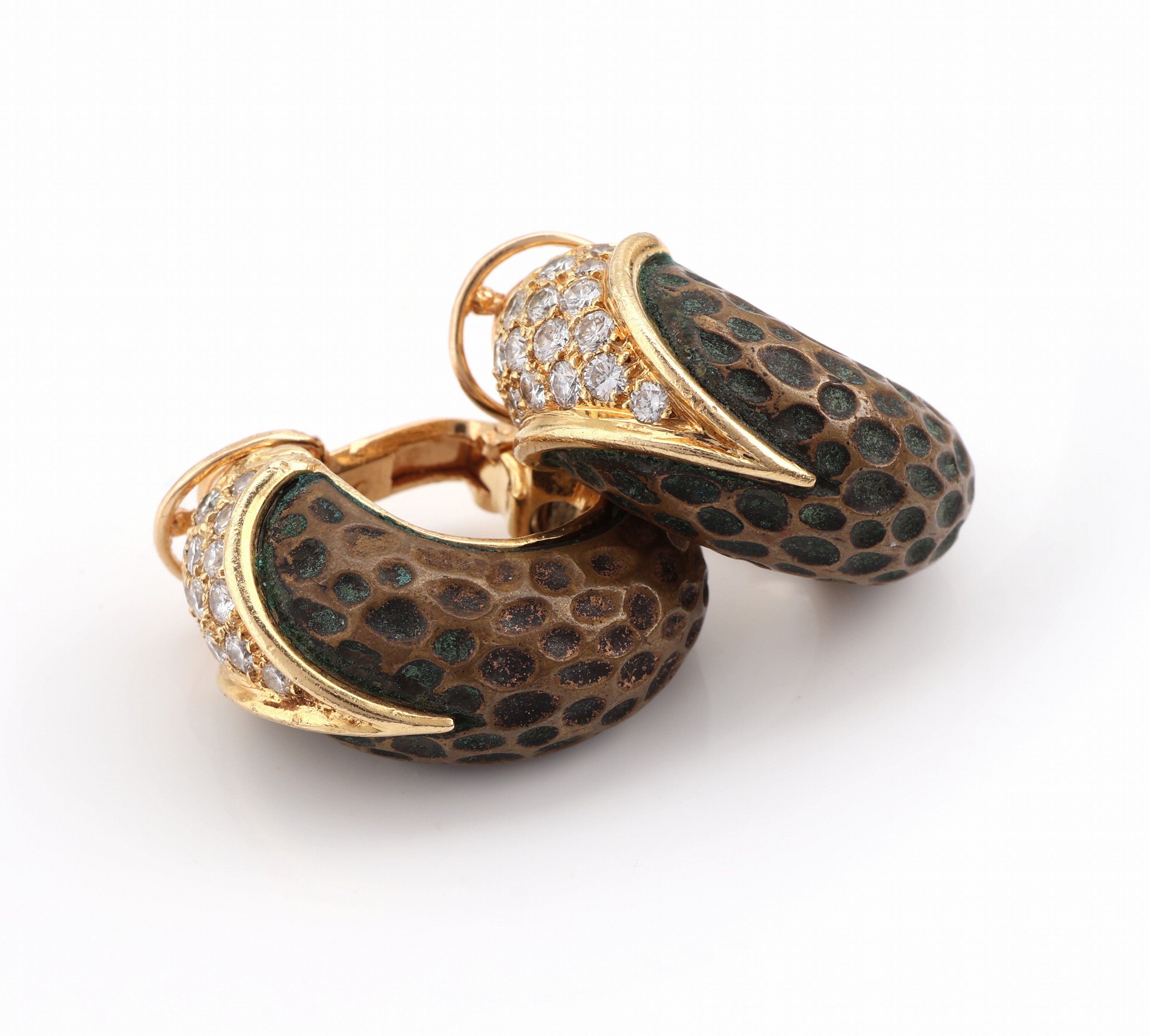 Detail a: Paar 18 kt Gold BOUCHERON Diamant-Ohrclips, GG 750/000, außergewöhnlich mit Kupfereinlage, 32 Brillanten und 8/8-Diamantenzus. ca. 0.60 ct feines ...