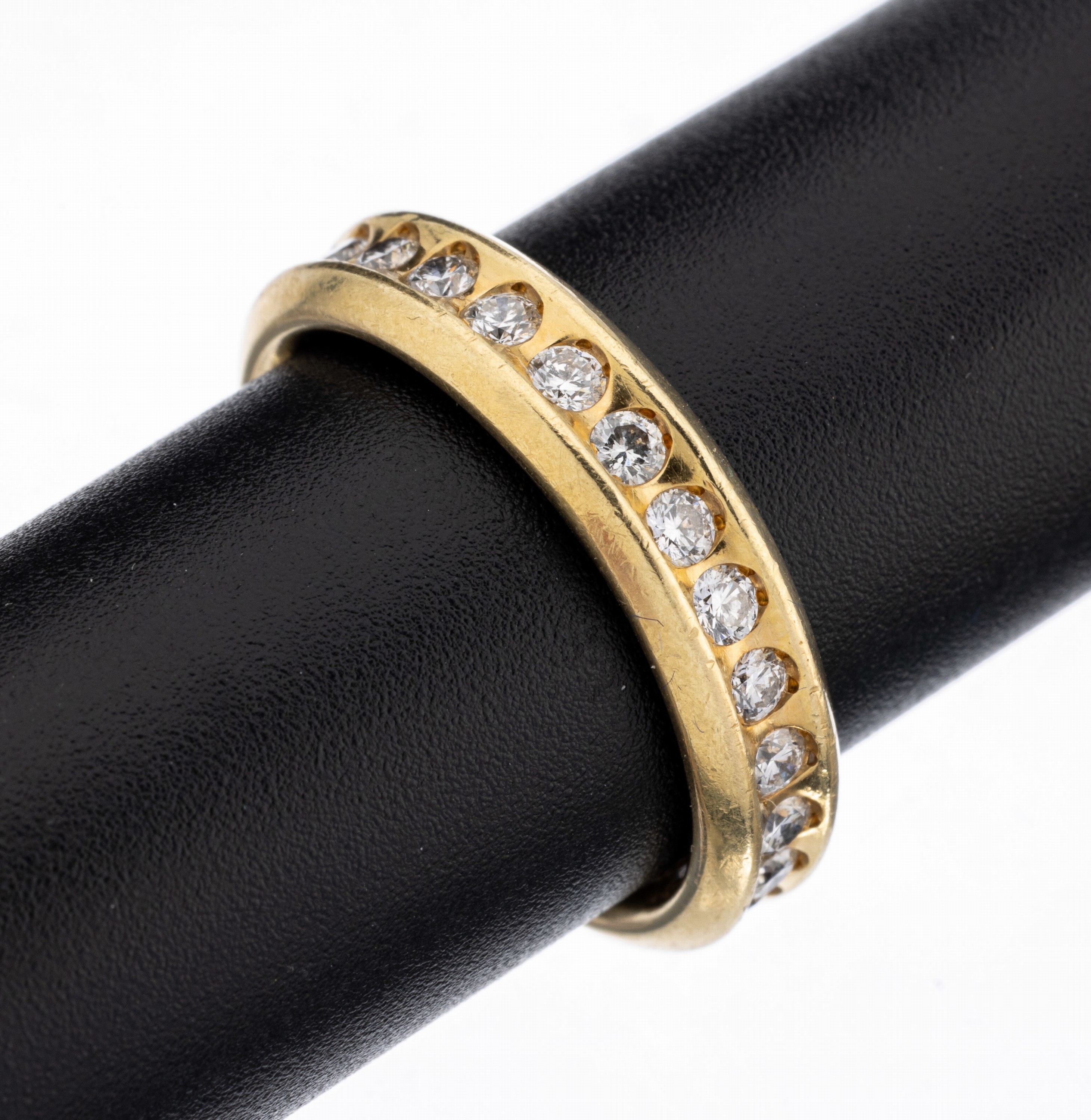 18 kt Gold Brillant-Ring, GG 750/000, 26 Brillanten zus. ca. 1.25 ct Weiß/si, RW 56, ca. 6.0 g