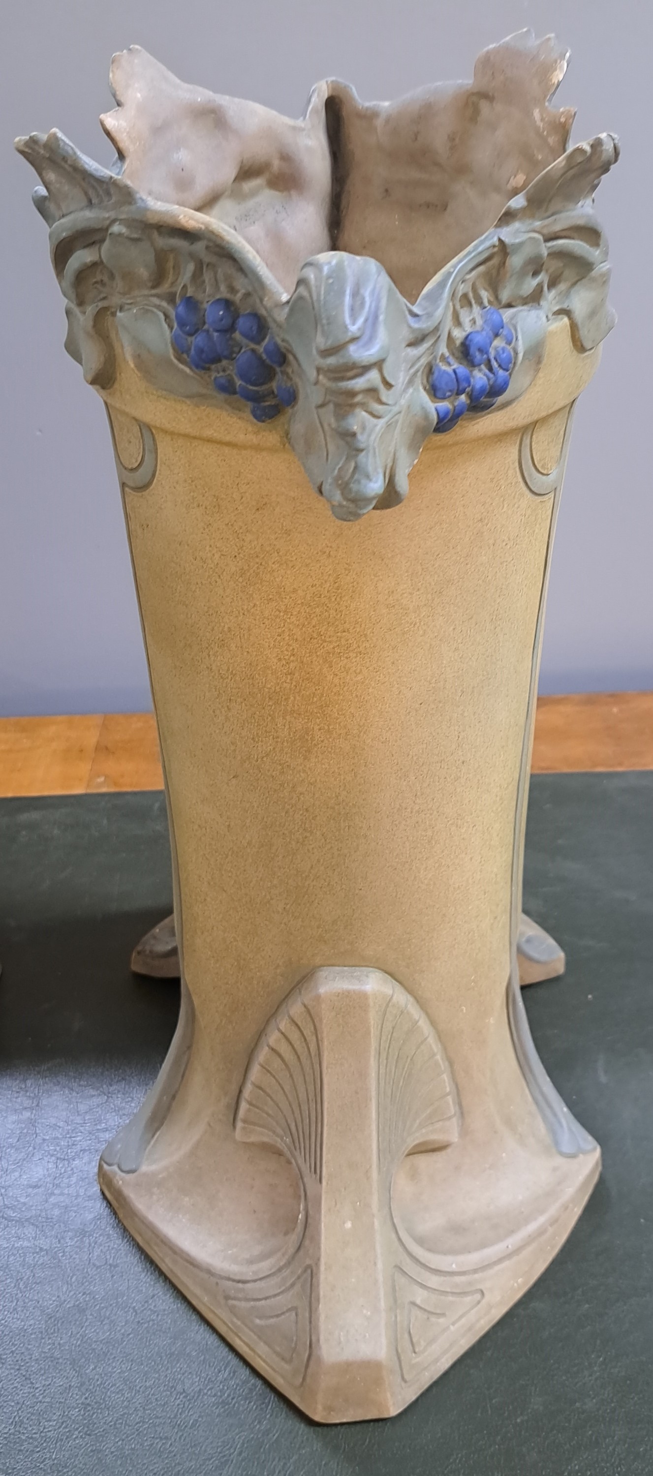 Detail d: Vasenpaar, Amphora Österreich, um 1900, Jugendstil, Keramik, am oberen Rand reliefiert mit stil. Blüten und Blättern, min. best., H. ca. 43cm