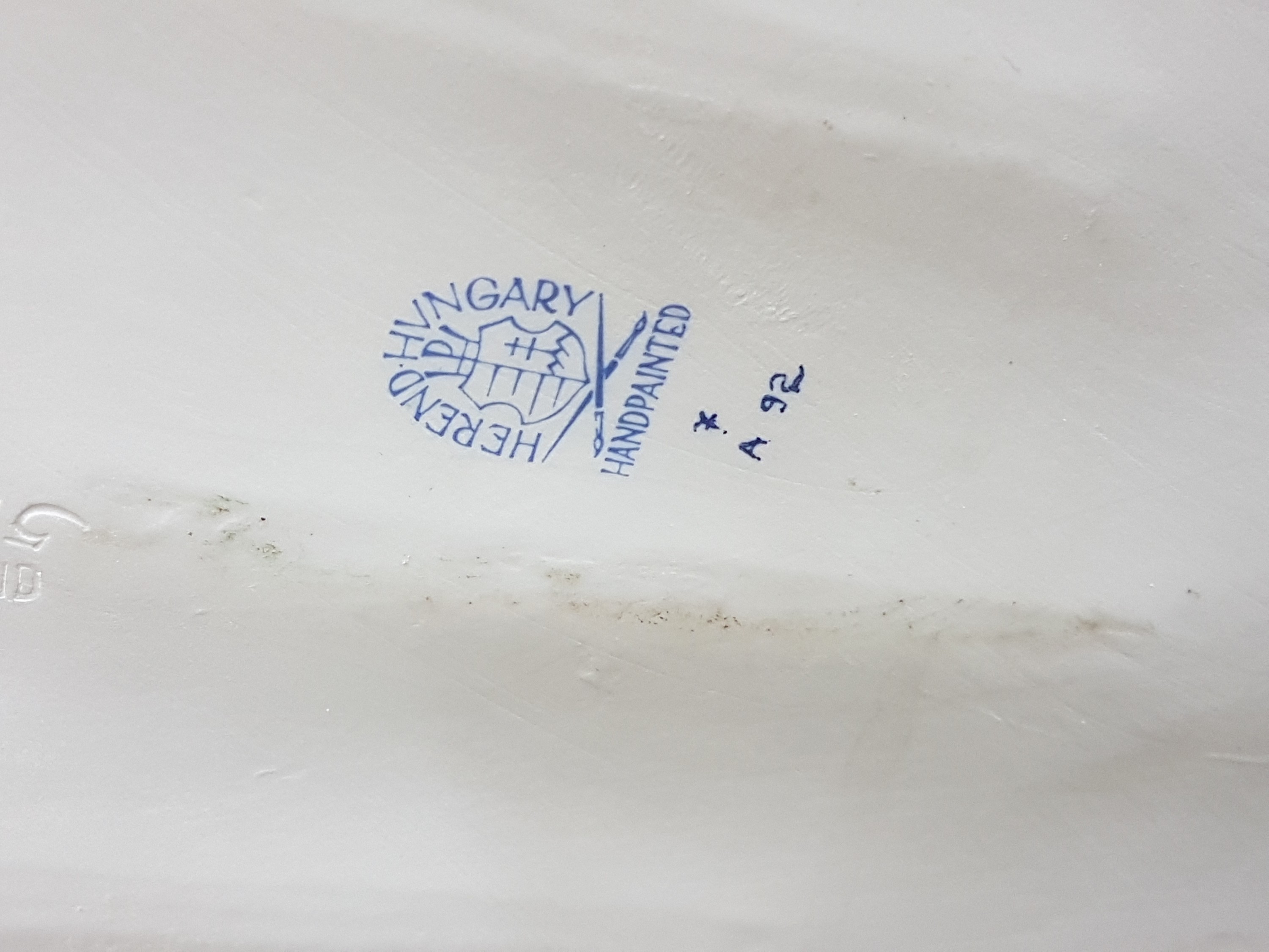 Detail i: Sehr große Pferdegruppe, Herend, 20. Jh., Pferdebändiger, Entwurf, Vastagh Görgy, auf dem Sockel signiert, polychrom bemalt, guter Zustand, ...