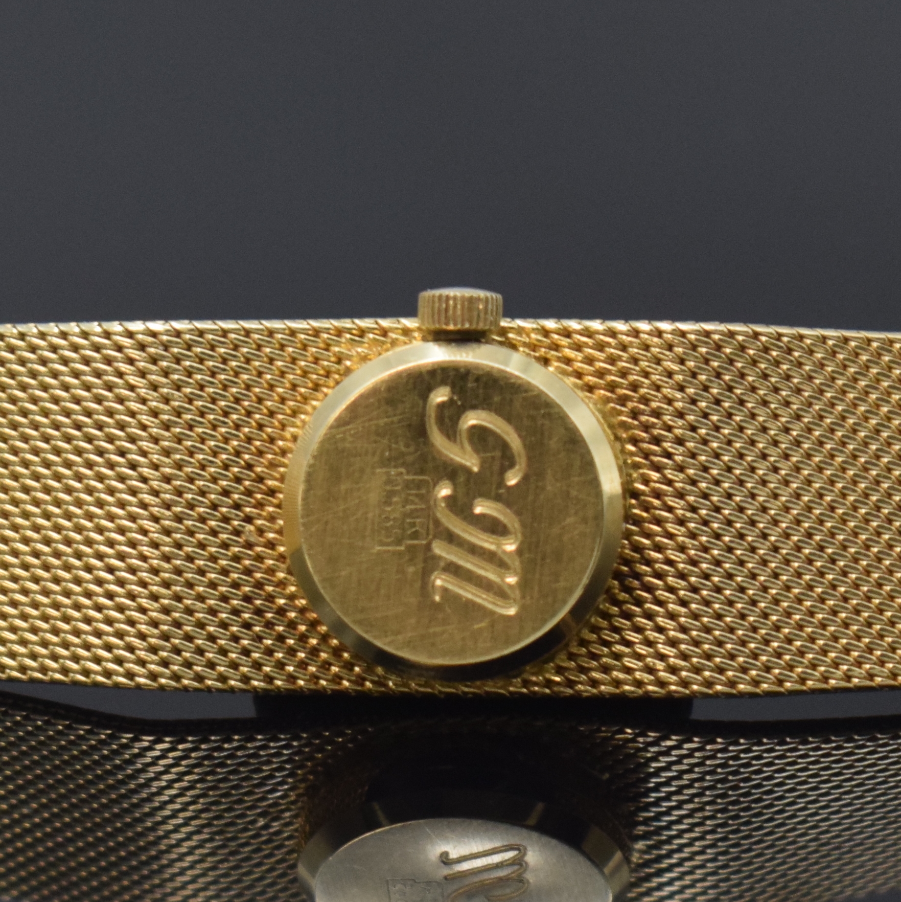 Detail c: WAGNER Damenarmbanduhr in GG 585/000, Schweiz um 1965, Handaufzug, Boden m. Monogramm aufgedr., silb. Zifferbl. m. gold. Std.-Ind., gold. Zeiger, ...