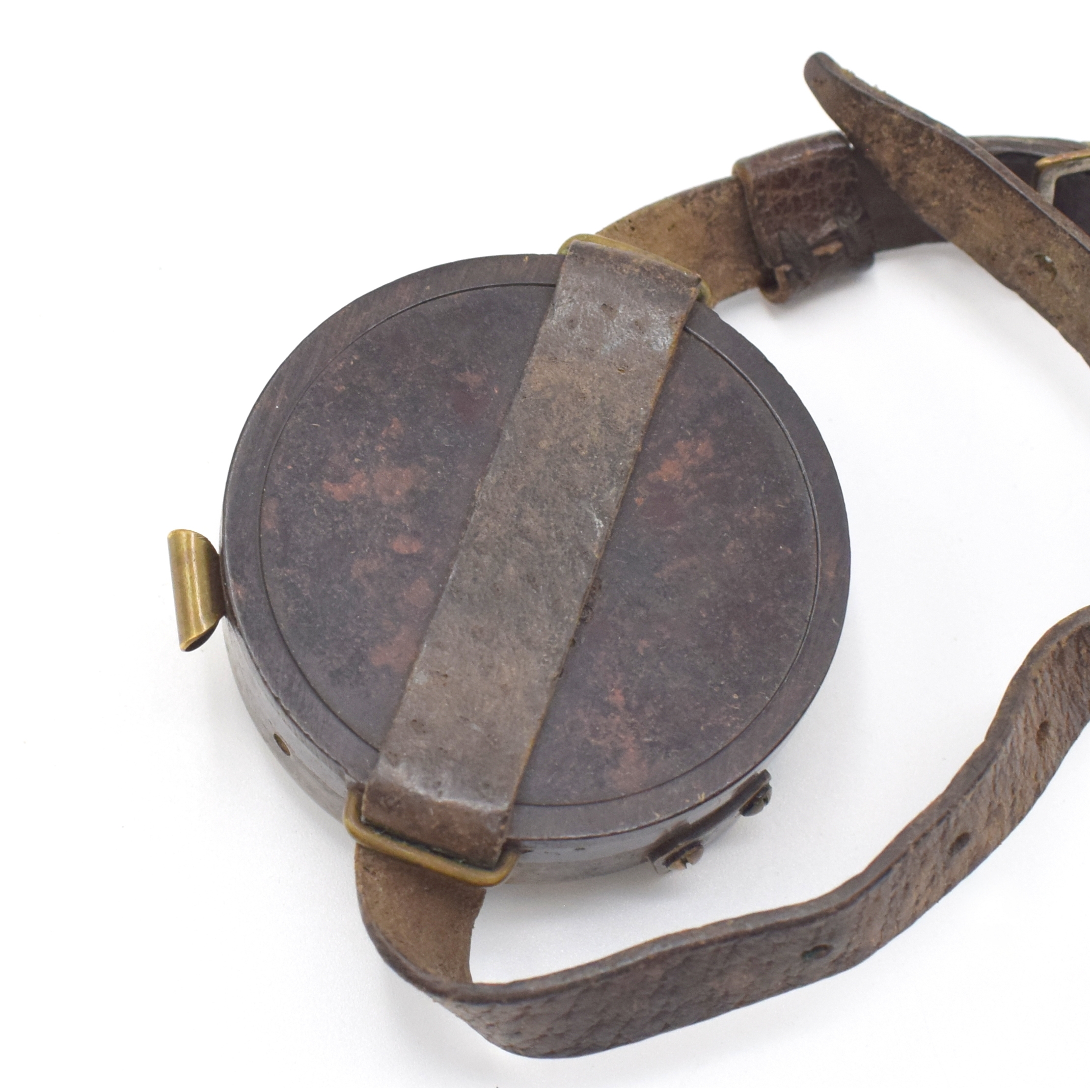 Detail f: Konvolut: 3 Armbandkompasse davon 1 x Flüssigkeitskompass Bauart Kadlec, Tschechien/Deutschland/UDSSR 1940 bis 1960, 2 x an Lederband, 1 x ...