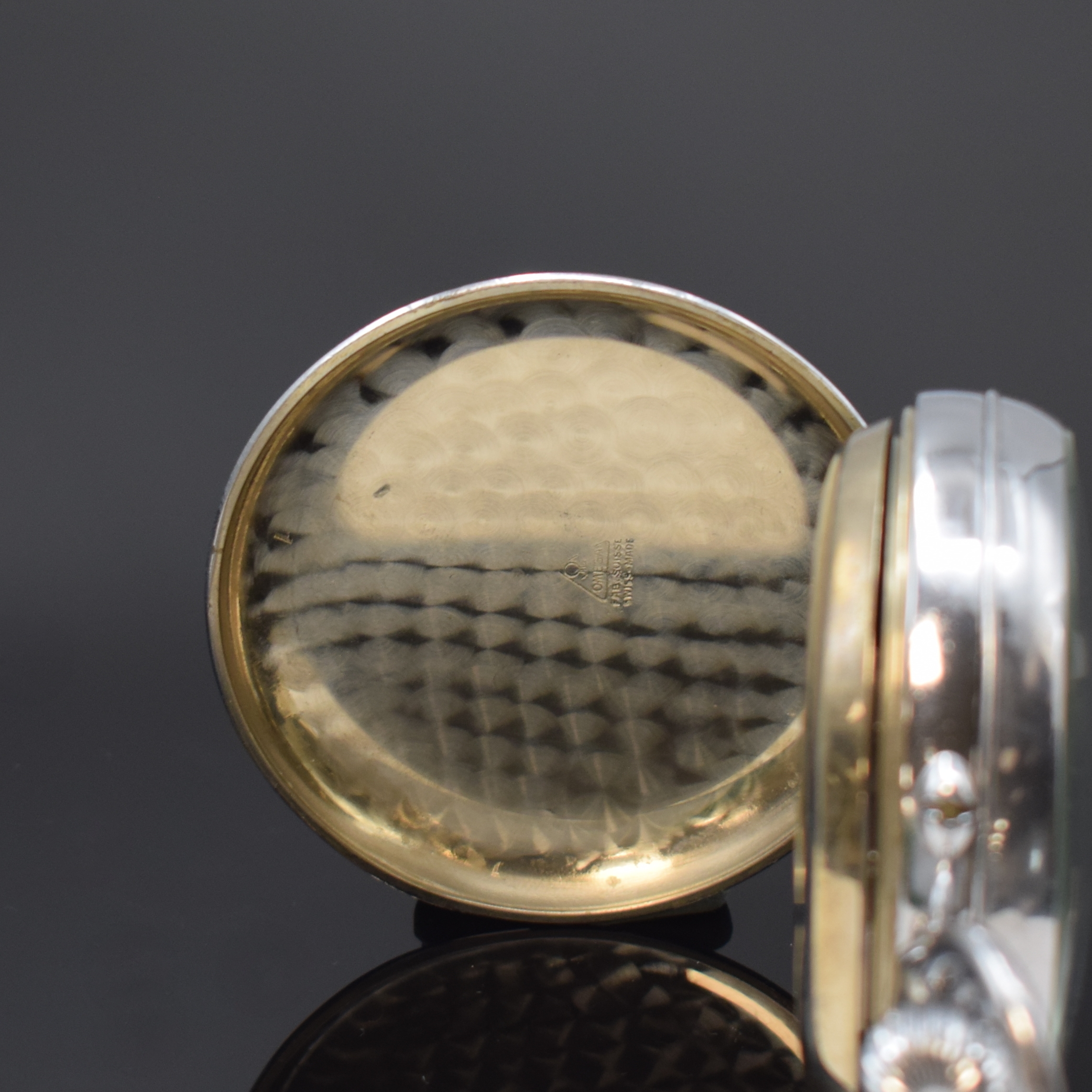 Detail b: OMEGA große, offene Beobachtungsuhr mit Chronograph Rattrapante, Schweiz um 1946, verchr. Nickelgeh., Emailzifferbl. m. fetten arab. Zahlen, ...