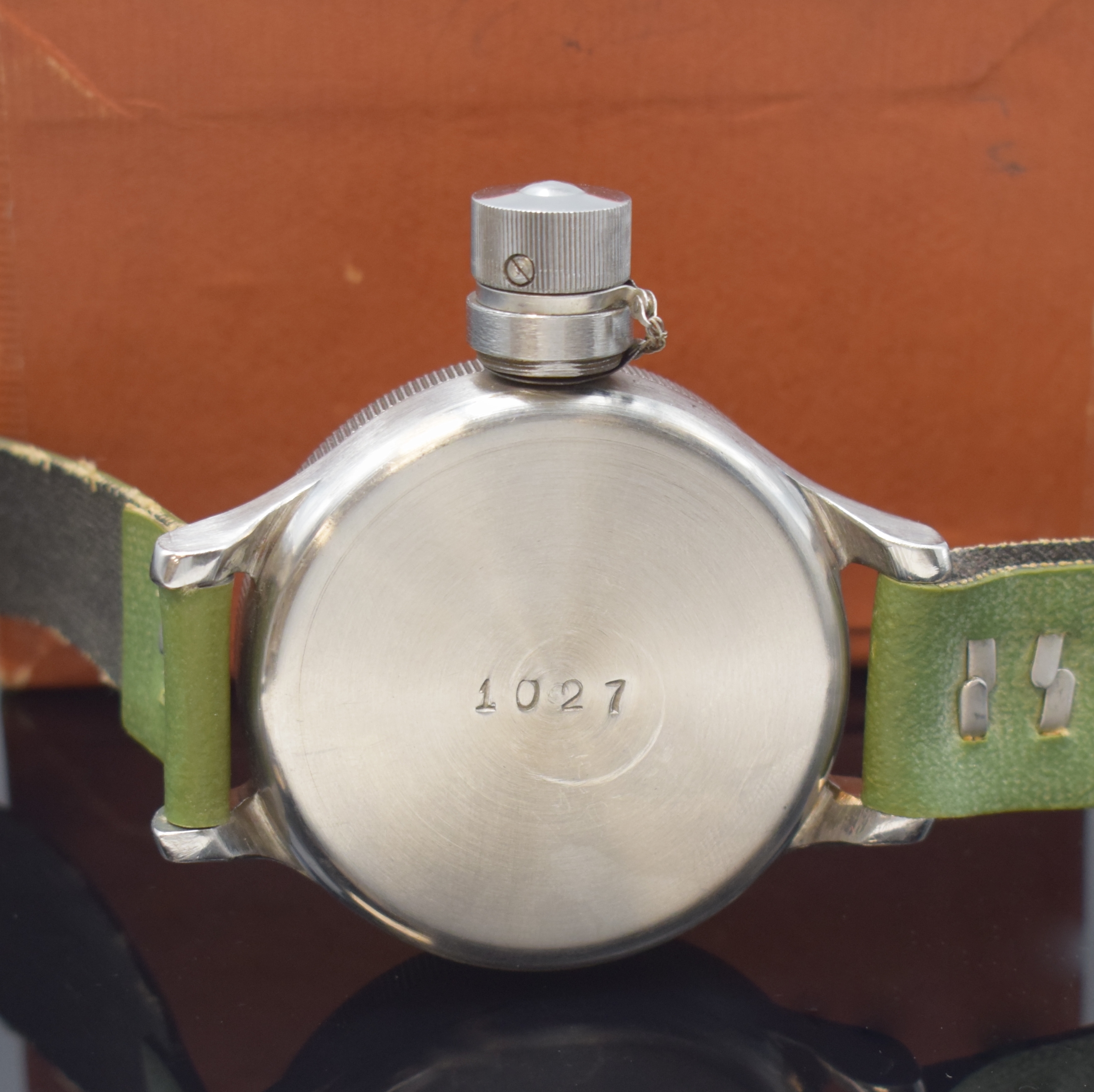 Detail b: Russische Taucheruhr, UDSSR um 1960, Handaufzug, schweres Stahlgeh. über Lünette verschr., Krone unter verschr. Schutzkappe, orig. Taucherband, ...