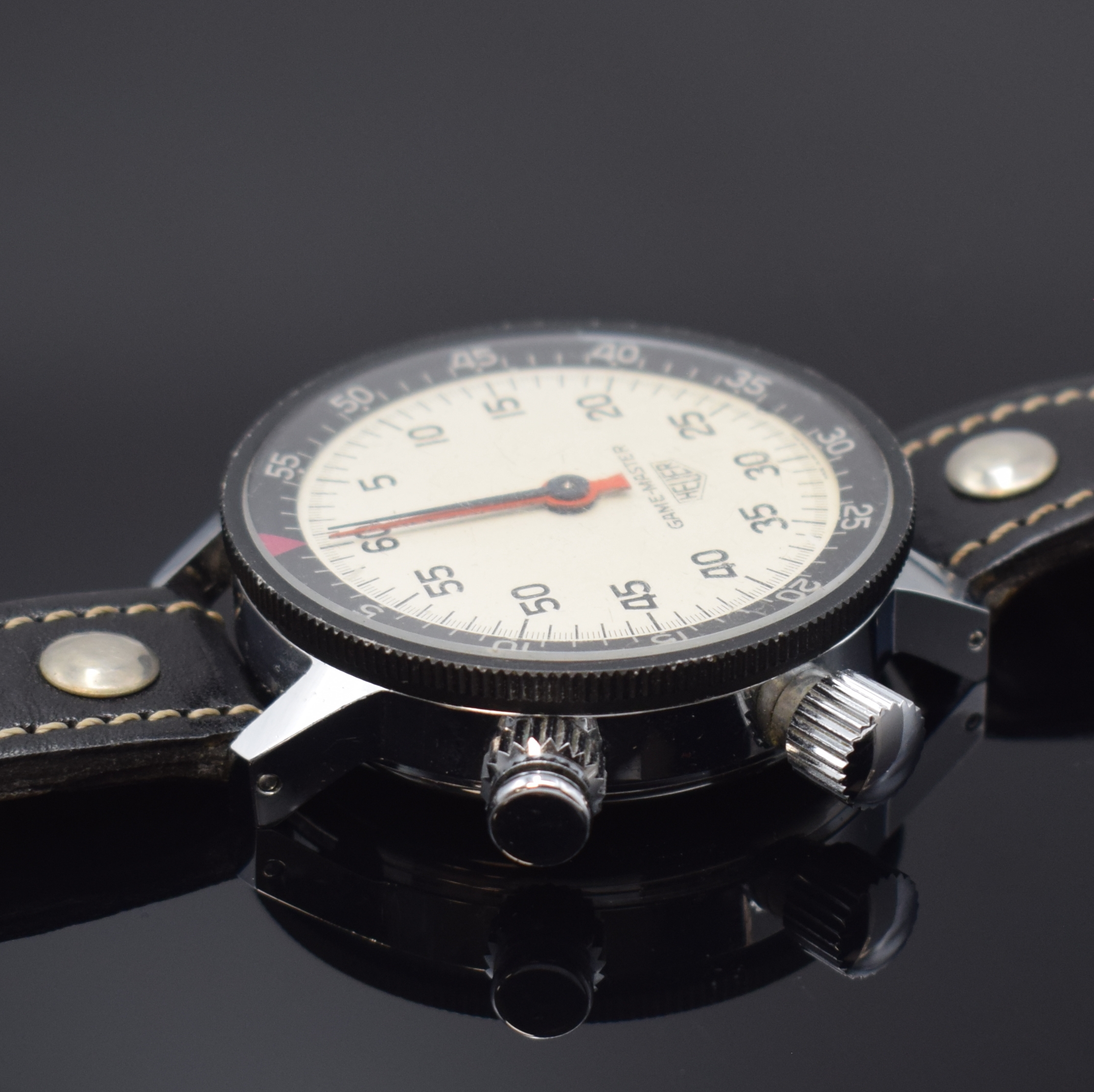 Detail b: HEUER Game-Master Armbandstoppuhr, Handaufzug, Schweiz um 1960, verchr. Geh. m. aufgedr. Stahlboden, beids. drehb. Lünette m. 60er Teilung ...