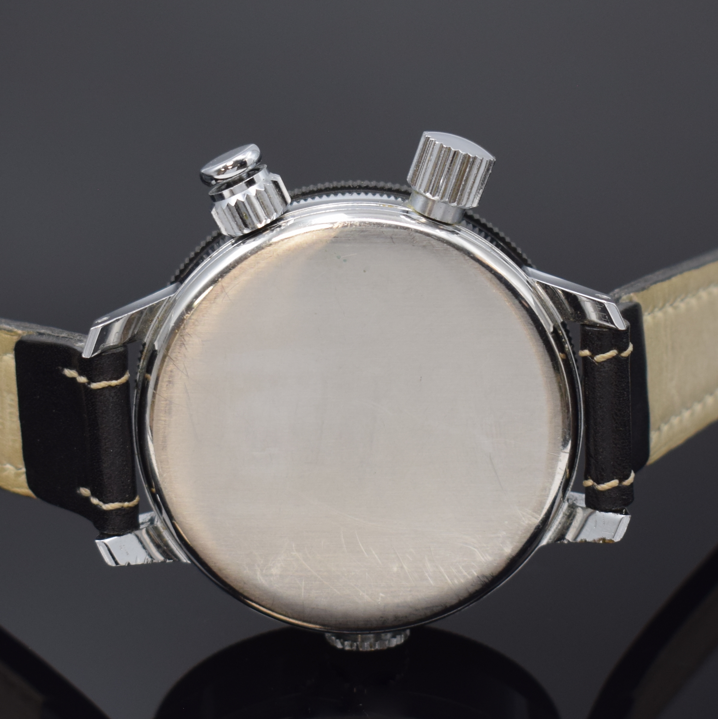 Detail d: HEUER Game-Master Armbandstoppuhr, Handaufzug, Schweiz um 1960, verchr. Geh. m. aufgedr. Stahlboden, beids. drehb. Lünette m. 60er Teilung ...