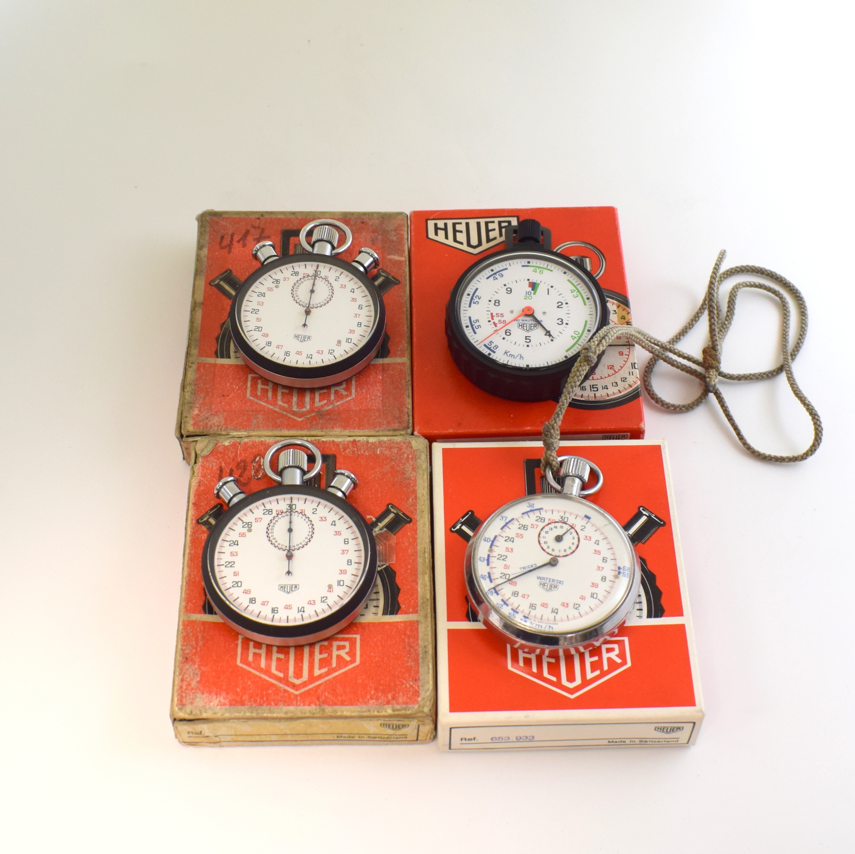 HEUER 4 Stoppuhren in original Box, Schweiz um 1960/1970, Geh. m. aufgedr. Böden, 3 x verchr., 1 x Fiberglass, 2 x Rattrapante Kal. Valjoux 57 m. ...