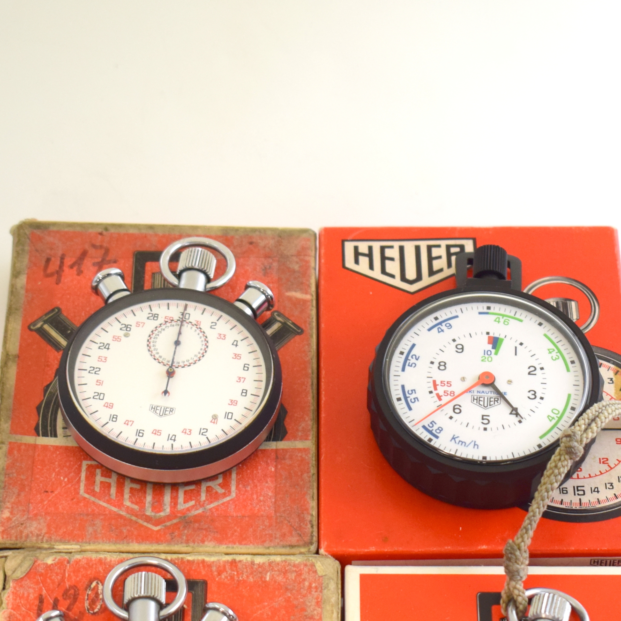 Detail a: HEUER 4 Stoppuhren in original Box, Schweiz um 1960/1970, Geh. m. aufgedr. Böden, 3 x verchr., 1 x Fiberglass, 2 x Rattrapante Kal. Valjoux 57 m. ...