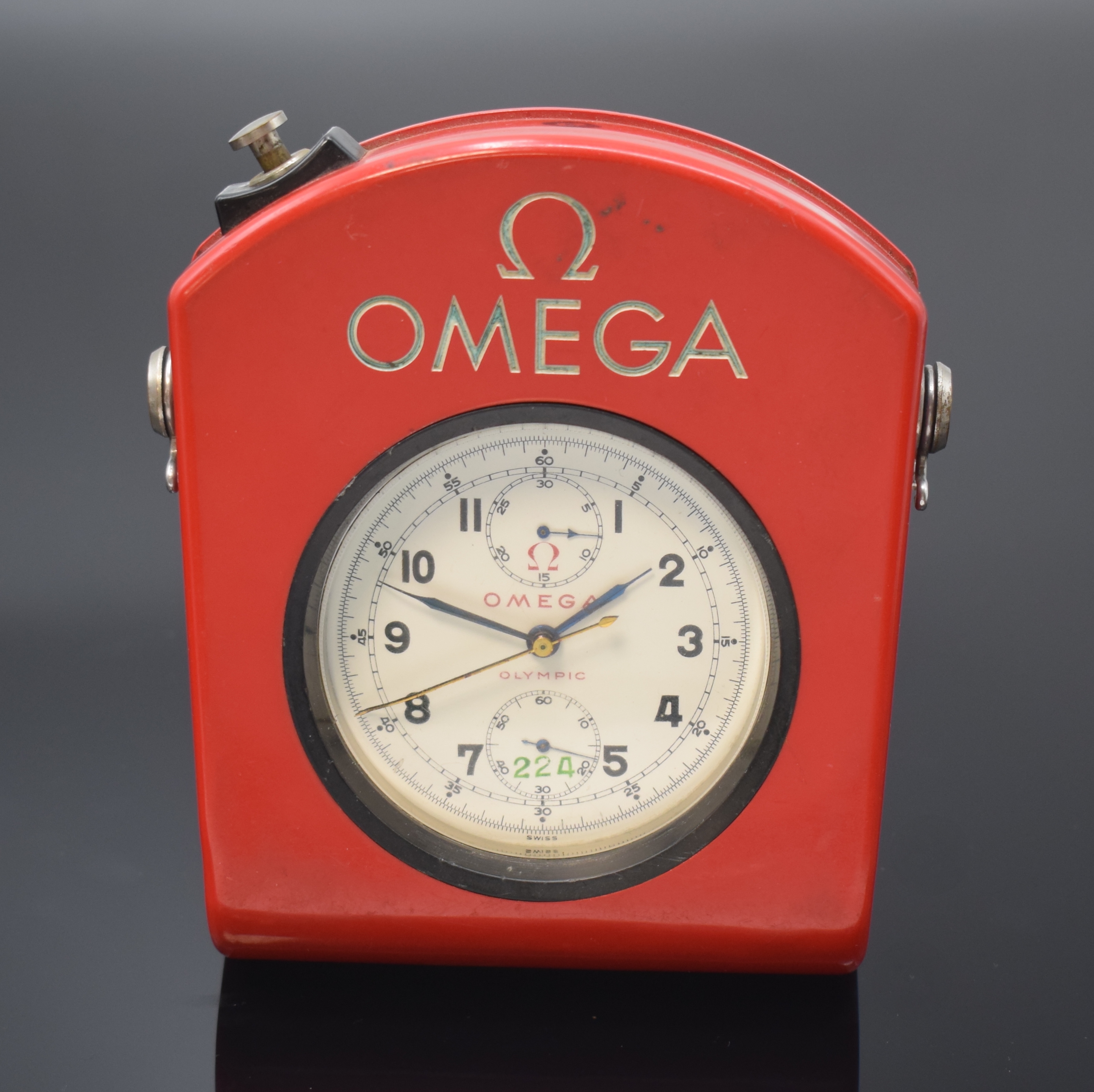 Detail d: OMEGA großer Chronograph-Rattrapante erfolgreich geprüft am Observatorium Neuchâtel 1960, Schweiz um 1960, glattes Stahlgeh., Boden m. grav. ...