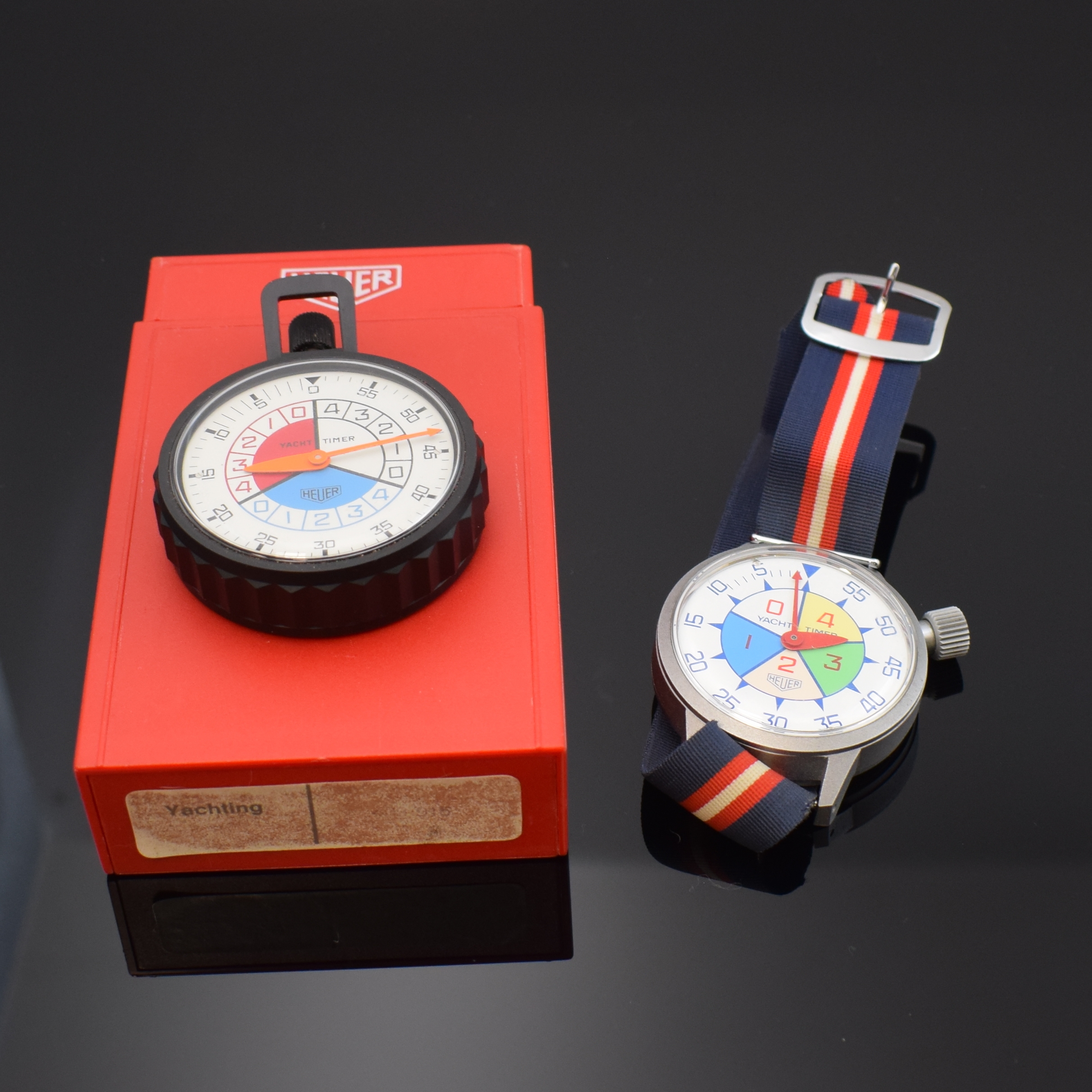 2 HEUER Yacht Timer, Schweiz 1960/70er Jahre, 1 x als Armbanduhr tragbar, mattiertes Metallgeh., verschr. Boden m. orig. Sticker, mehrfarbiges ...
