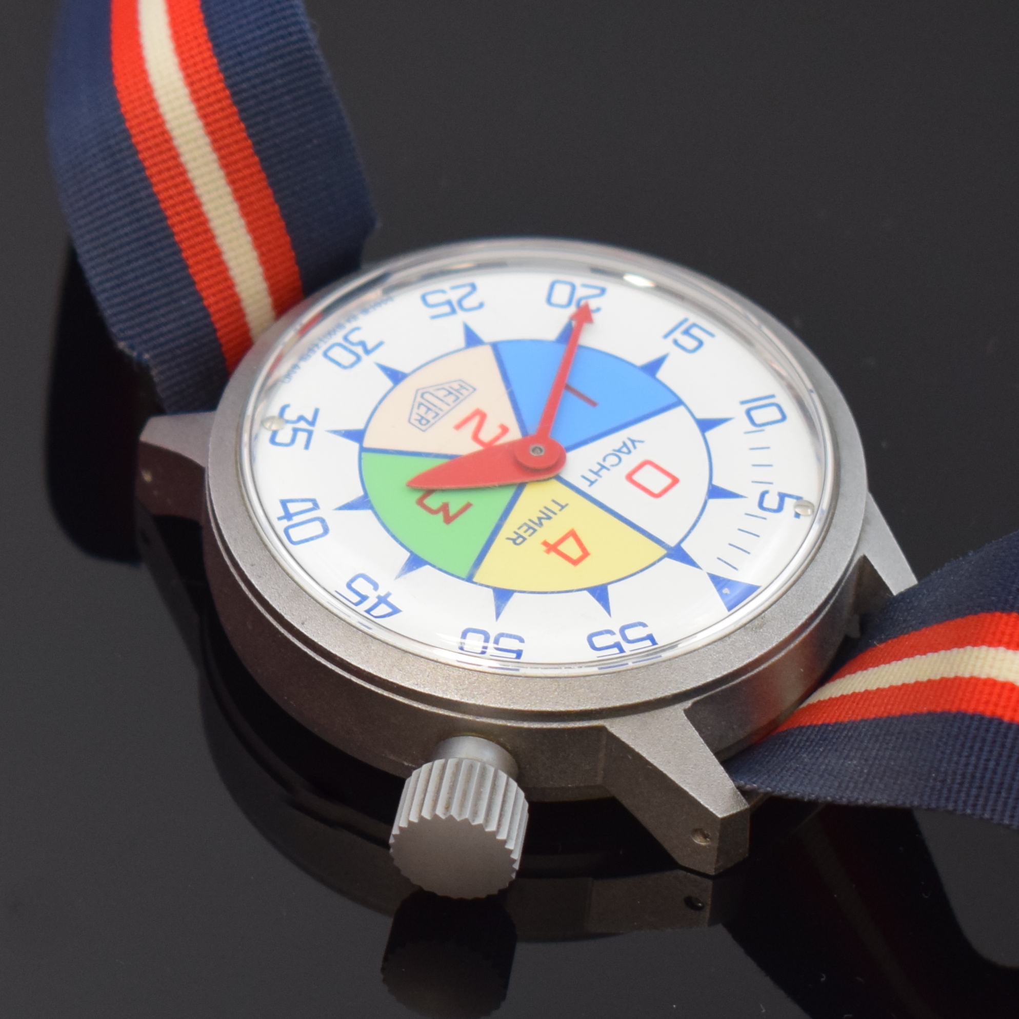 Detail c: 2 HEUER Yacht Timer, Schweiz 1960/70er Jahre, 1 x als Armbanduhr tragbar, mattiertes Metallgeh., verschr. Boden m. orig. Sticker, mehrfarbiges ...