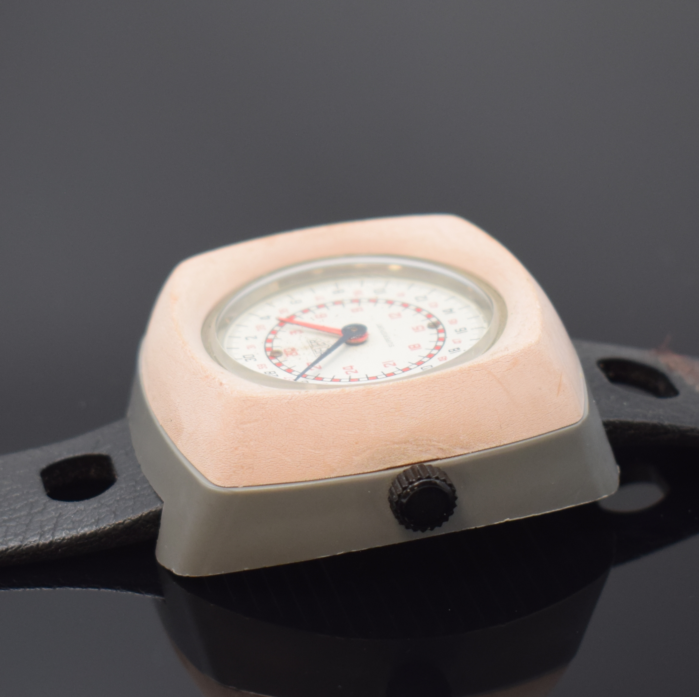 Detail c: HEUER Supersport Armband-Stoppuhr Referenz 775.902, Schweiz 1970er Jahre, Handaufzug, Polymer-Gehäuse, Oberteil altersbed. verblasst, ...