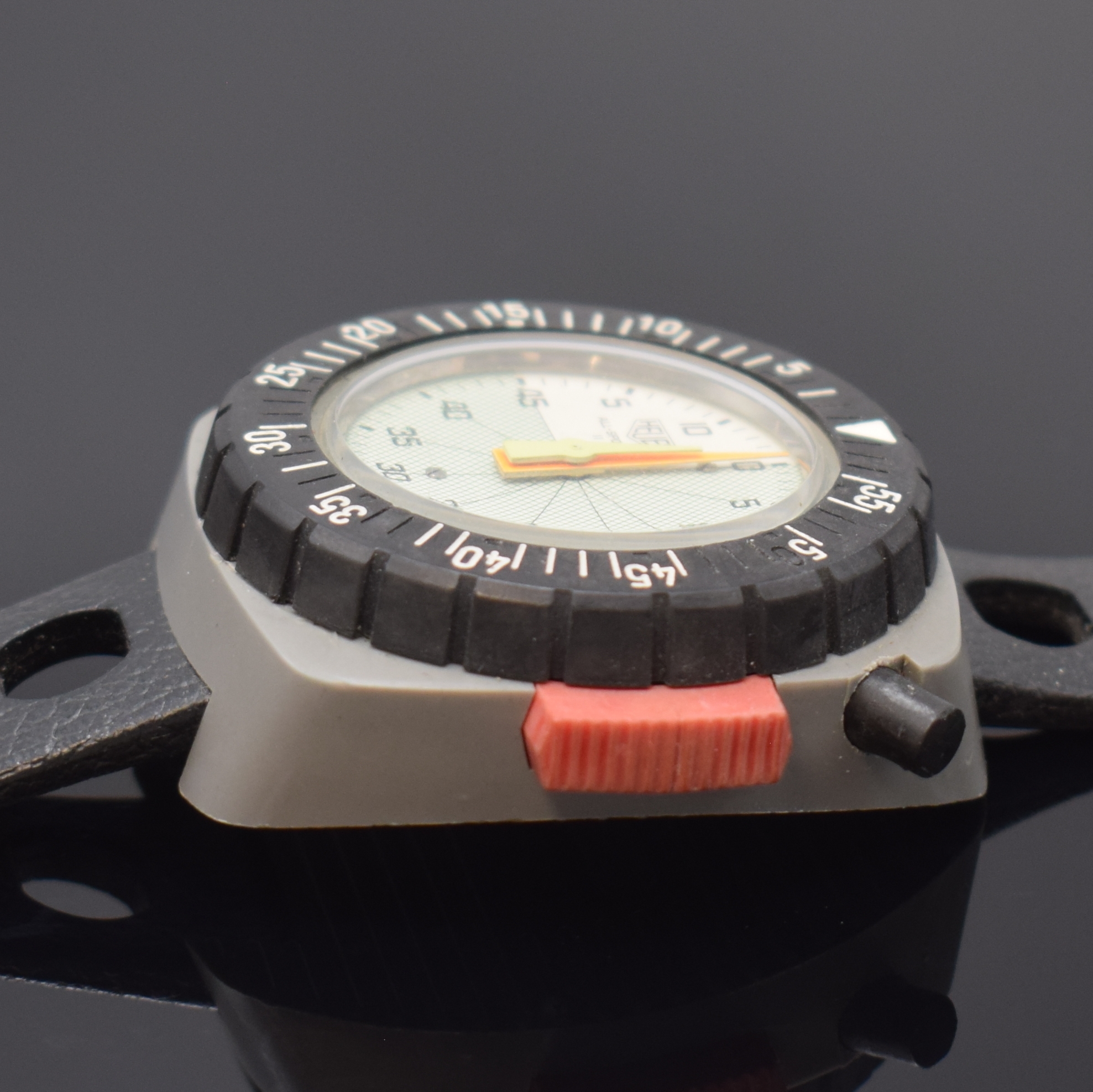 Detail b: HEUER All-Sports II Armband-Stoppuhr Referenz 775.907M, Handaufzug, Schweiz um 1976, Polymer-Geh., 60 Sek. und 60 Min. Stoppzähler, 2-farb. ...