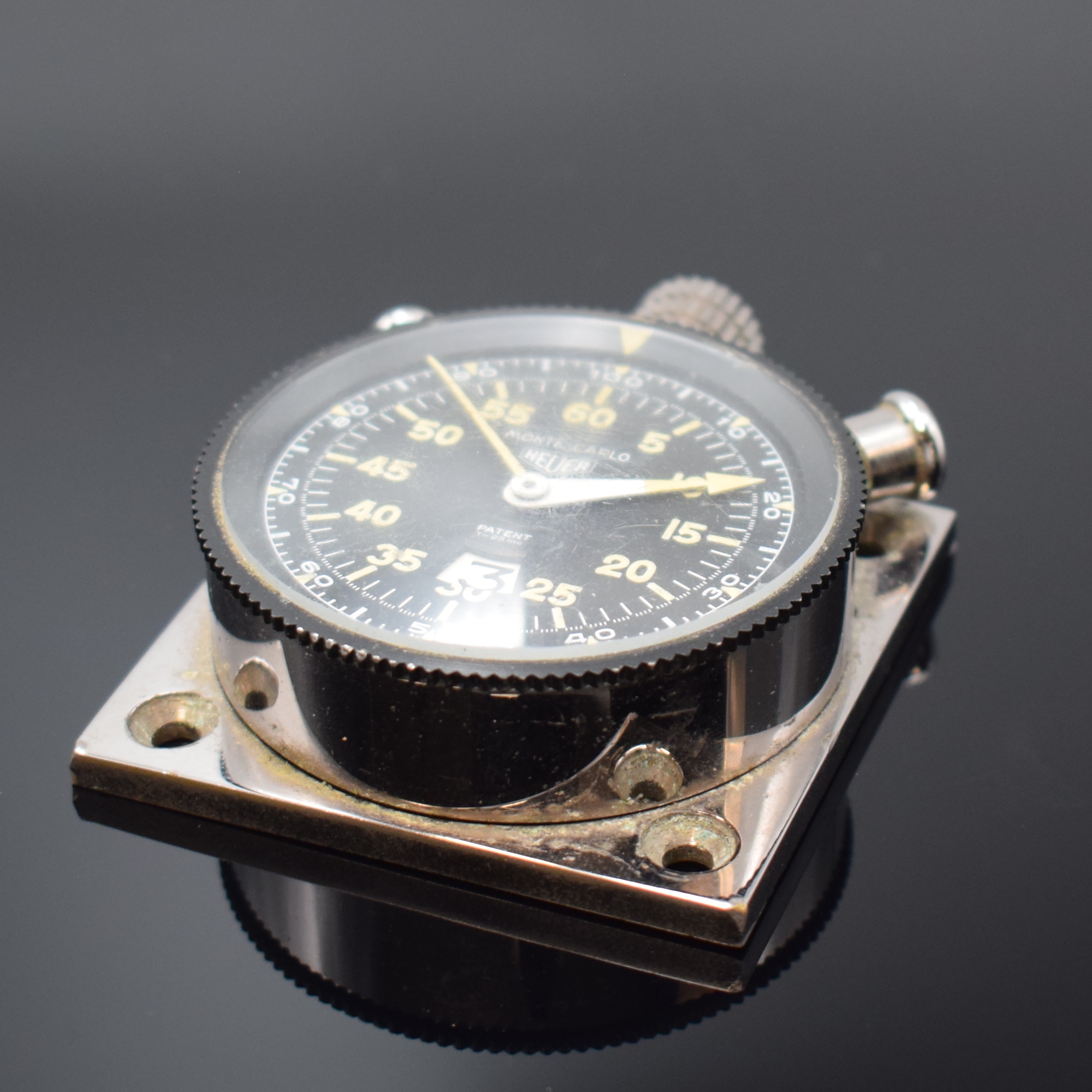 Detail b: HEUER Monte-Carlo Dashboard Nr. 15345 auf original Montageplatte, Schweiz um 1970, inkl. separatem Additionszähler durch Drücker bei 11, schwarze ...
