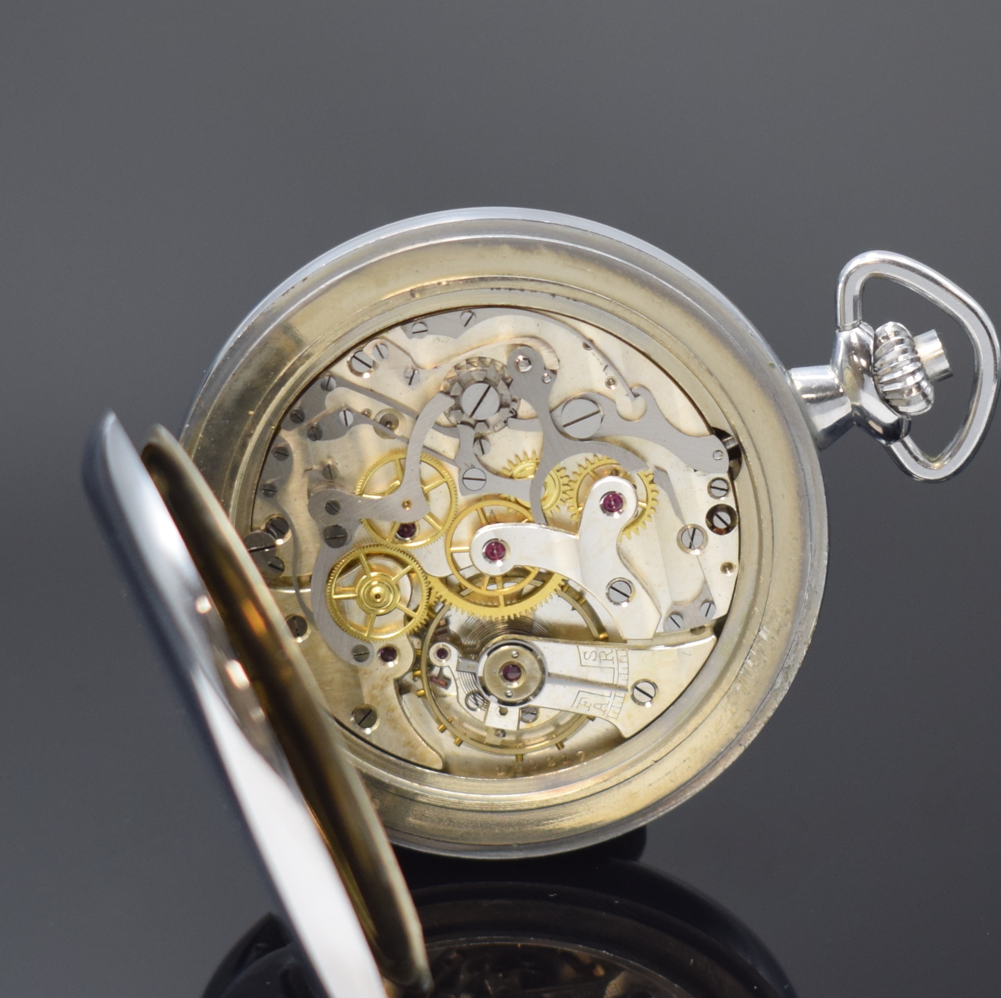 Detail e: HEUER Taschenuhr-Schaltradchronograph, Handaufzug, Schweiz um 1930, Metall verchromt, Scharnierboden, Glasrand aufgedr., matt vers. Zifferblatt ...