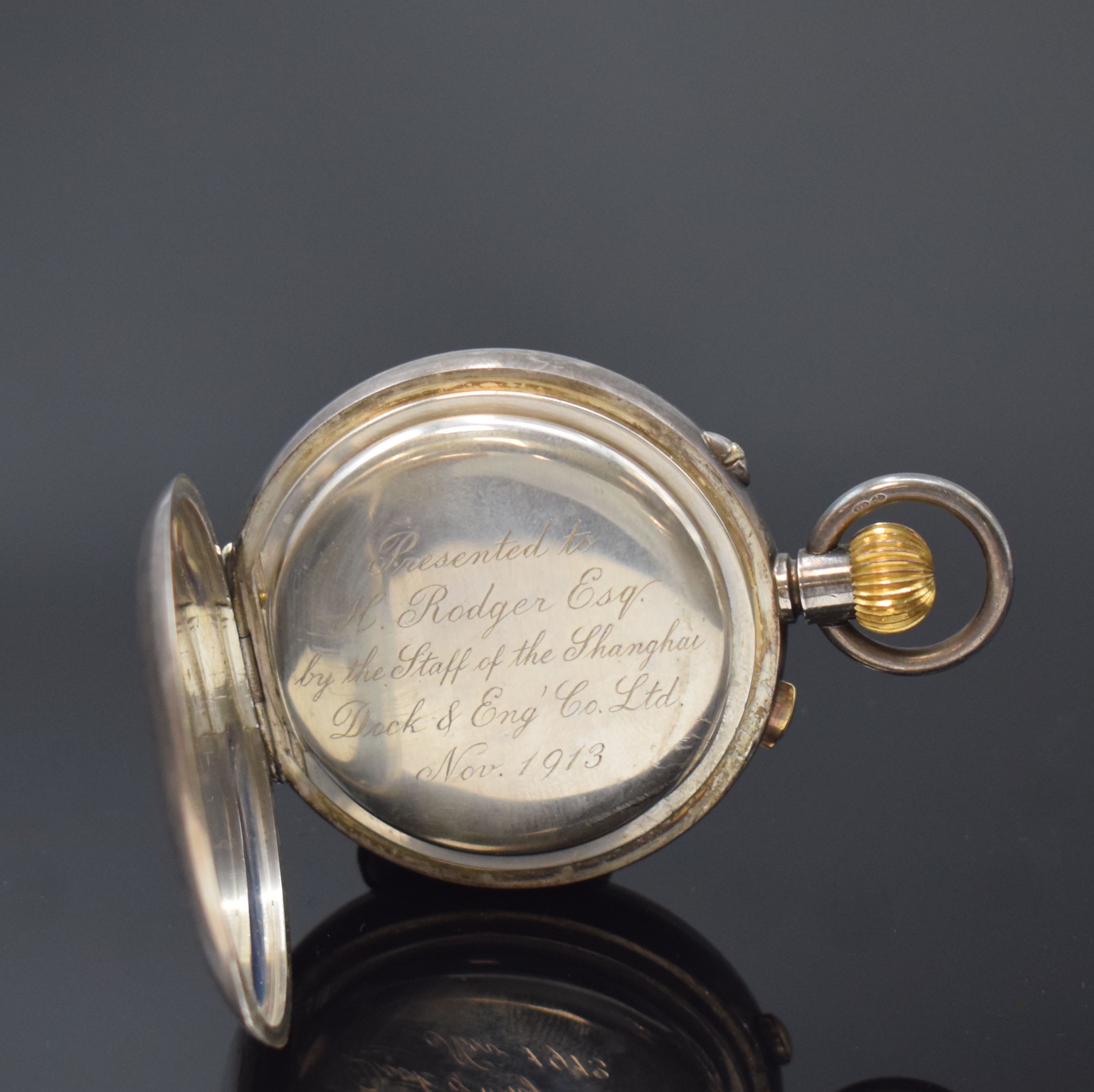 Detail c: Offene Herrentaschenuhr in 925er Silber mit Chronographe Rattrapante, Schweiz/England um 1910, glattes Silbergeh. Cuv. m. Widmungsgravur, 3-teil. ...