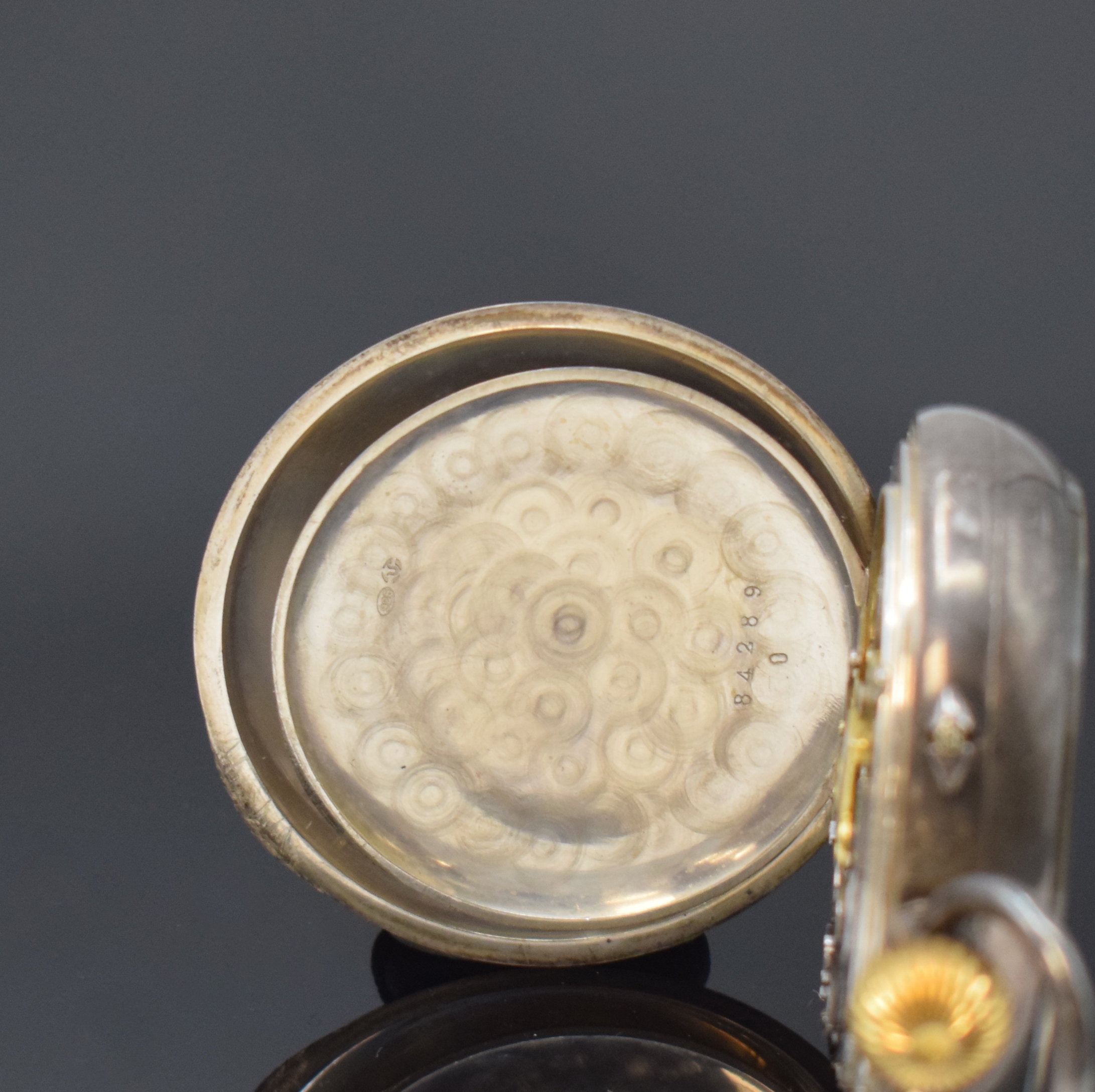 Detail d: Offene Herrentaschenuhr in 925er Silber mit Chronographe Rattrapante, Schweiz/England um 1910, glattes Silbergeh. Cuv. m. Widmungsgravur, 3-teil. ...