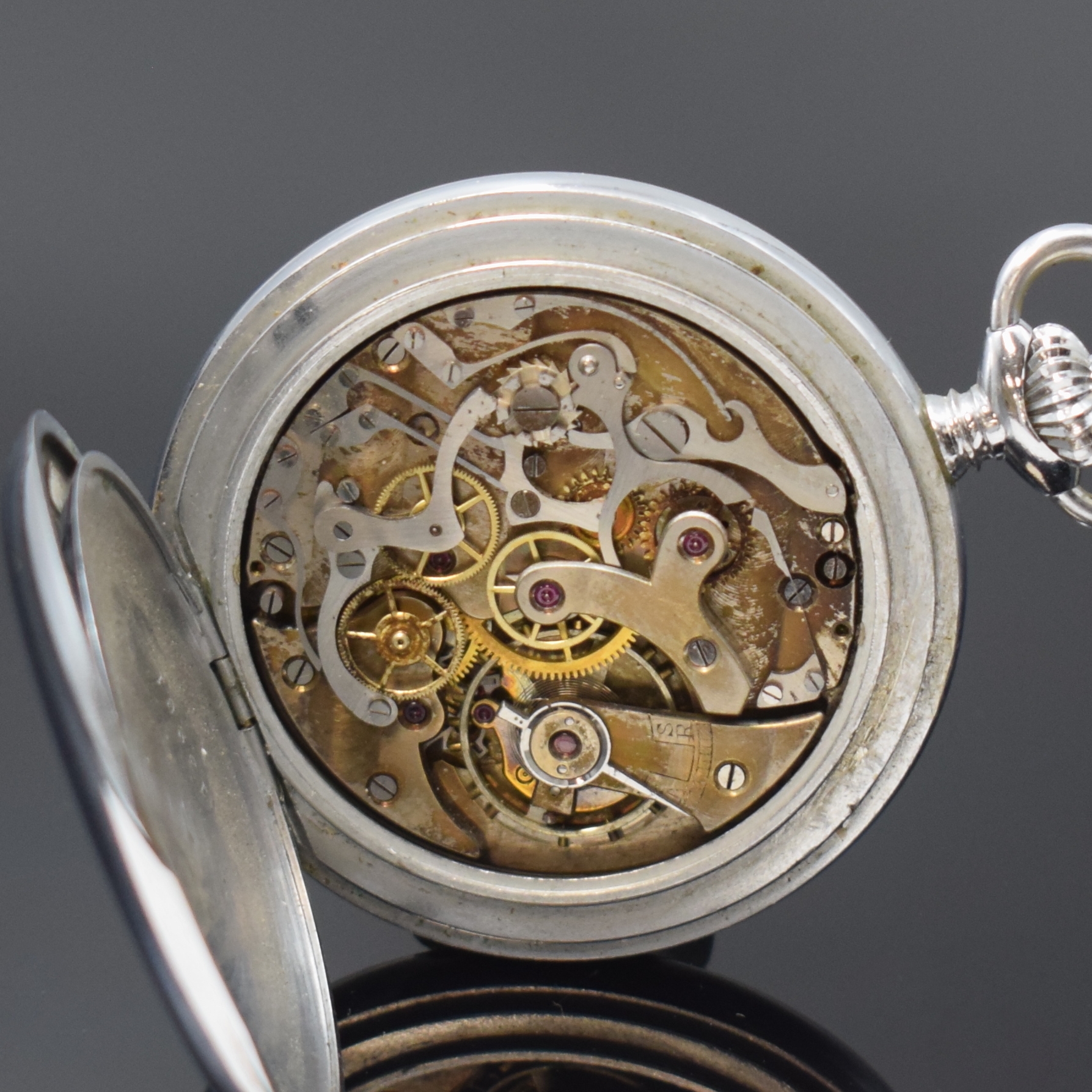 Detail e: HUGEX offene Herrentaschenuhr mit Schaltradchronograph, Schweiz um 1925, verchr. Geh., Emailzifferbl. mit arab. Zahlen und mehrfarbiger Skalierung ...