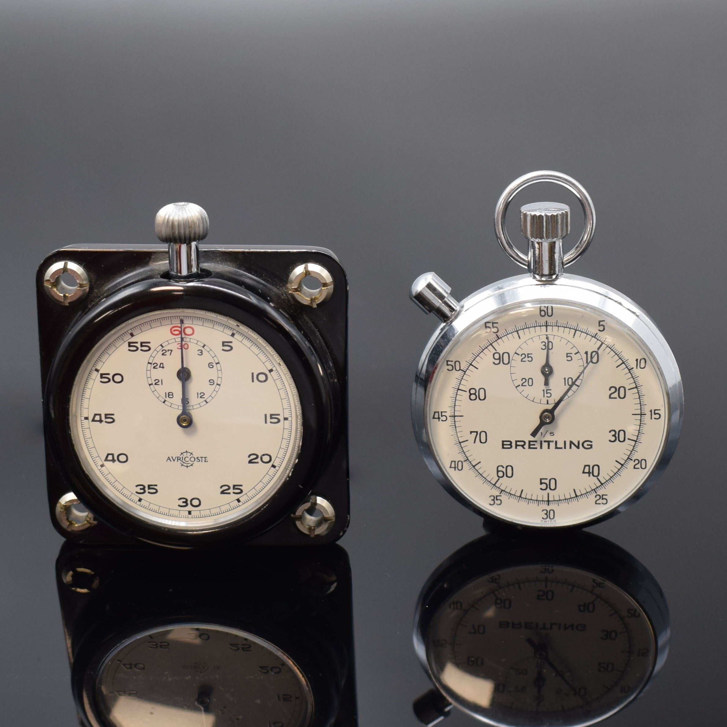 BREITLING und AURICOSTE 2 Einhandstoppuhren,Schweiz 1960/70er Jahre, Breitling: verchr. Metallgeh., 60-Sek.- und 30 Min.-Stoppz., Kal. Valjoux 320, ...