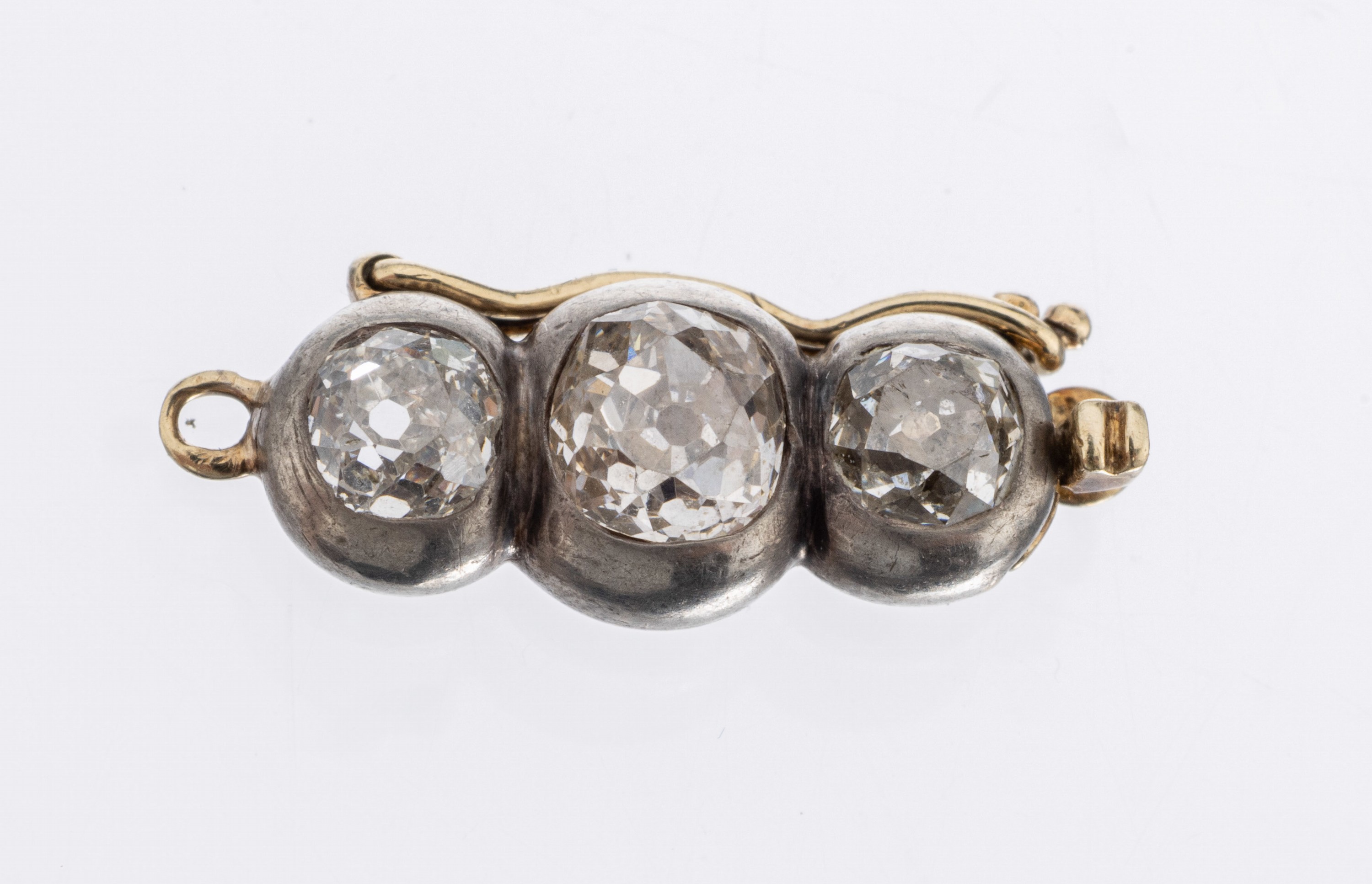 14 kt Gold und Silber Diamant-Kettenschließe um 1870/80, GG 585/000, gepr., Schauseite zeittyp. in Silber gearbeitet, 3 Altschliffdiamanten, für ...