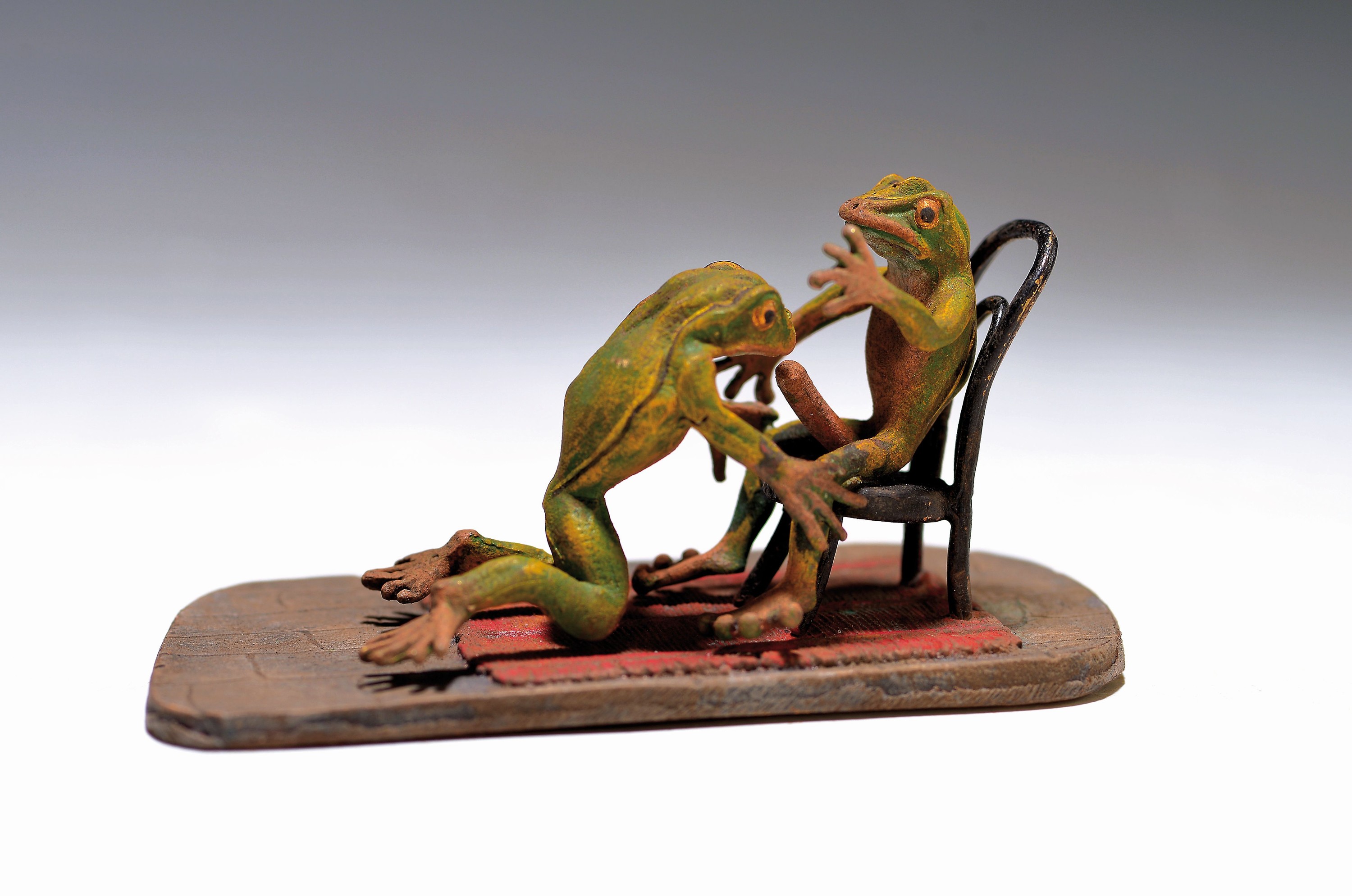 Wiener Bronze, sign., erotische Frösche, bunt staffiert, ca. 5x9.5 cm