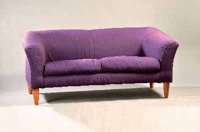 Image 26856284 - Armlehnsofa, Poltrona Frau, Buchegestell, lilafarbene Stoffbezüge, abnehmbar, ...