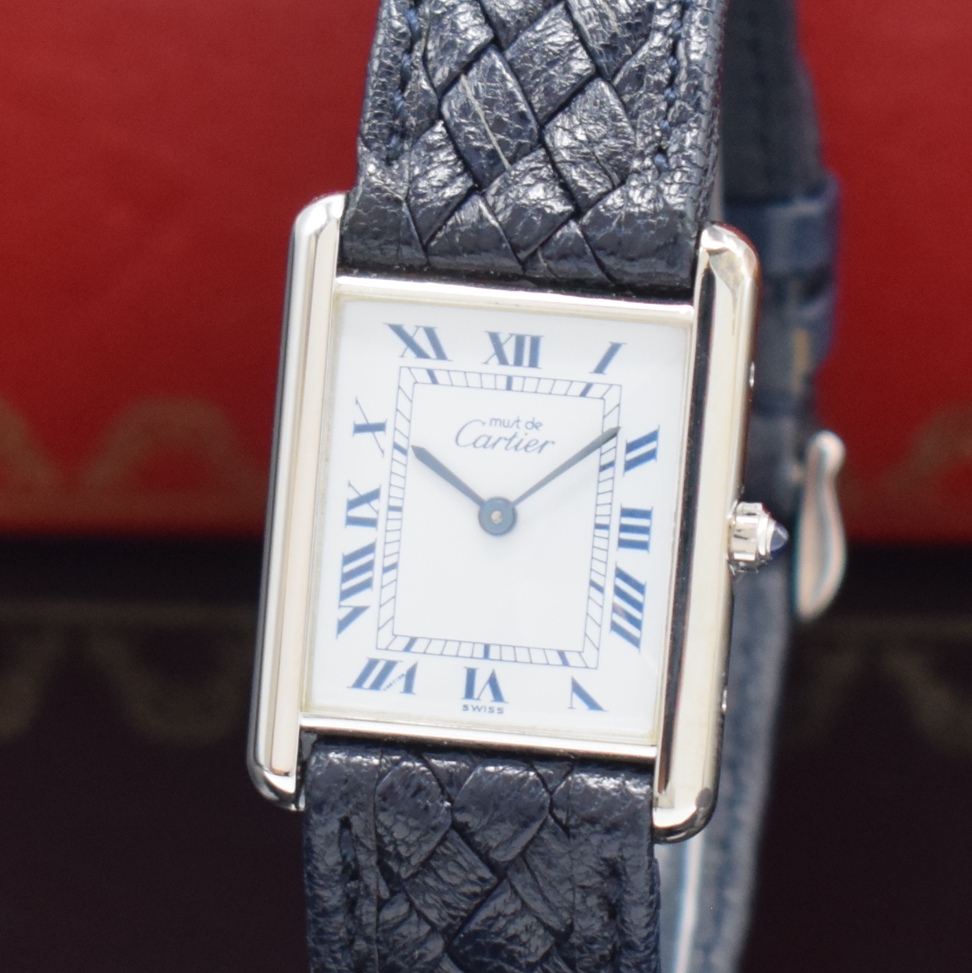 Detail a: CARTIER Paris Tank Damenarmbanduhr in 925er Silber Referenz 681006, Schweiz um 1990, quarz, seitl. 4-fach verschr., orig. Lederband m. Dornschl., ...