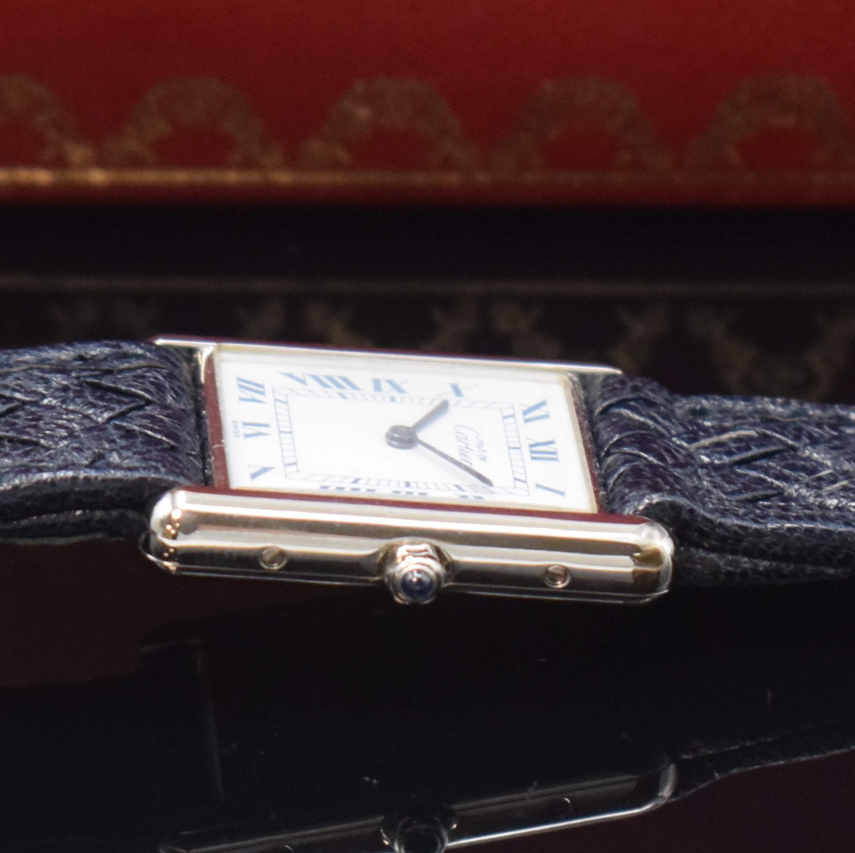 Detail b: CARTIER Paris Tank Damenarmbanduhr in 925er Silber Referenz 681006, Schweiz um 1990, quarz, seitl. 4-fach verschr., orig. Lederband m. Dornschl., ...