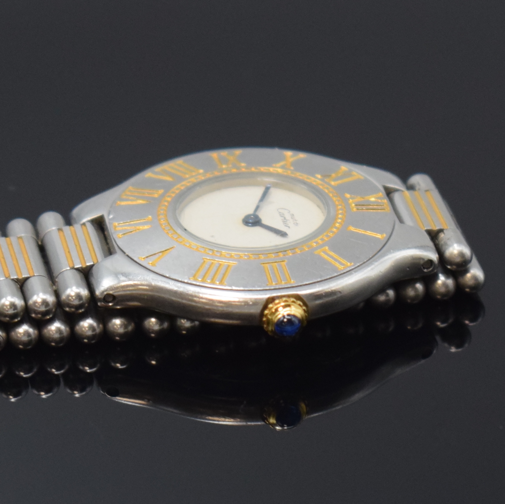 Detail c: CARTIER Linie 21 Armbanduhr, Schweiz um 1990, quarz, z. T. verg. Edelstahlgeh. inkl. orig. Gliederband m. dopp. Faltschl., Boden 6-fach verschr., ...