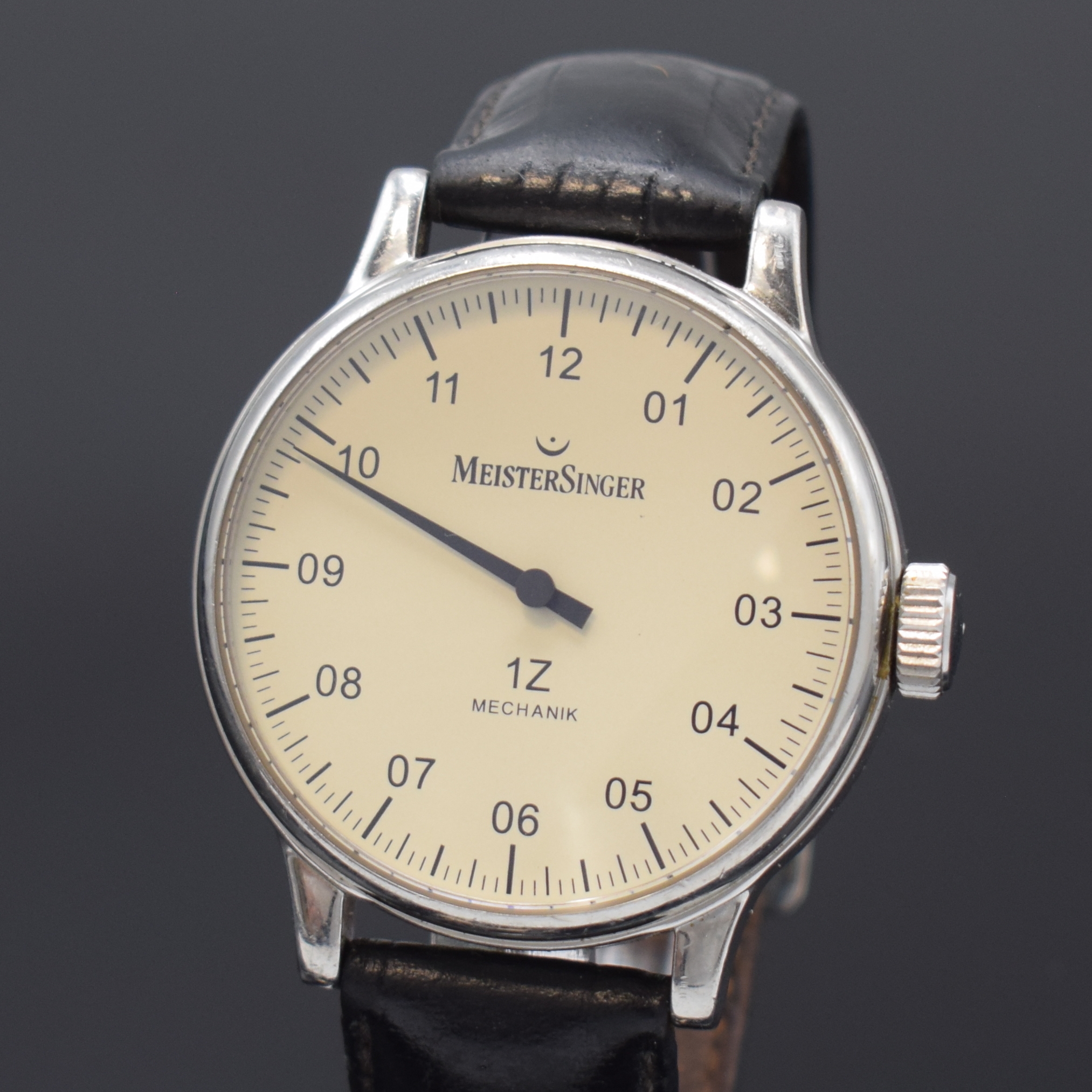 Detail a: MEISTERSINGER Herrenarmbanduhr 1Z, Schweiz um 2005, Handaufzug, beids. vergl. Edelstahlgeh. inkl. Lederband (zu ers.) m. orig. Dornschl., Boden ...