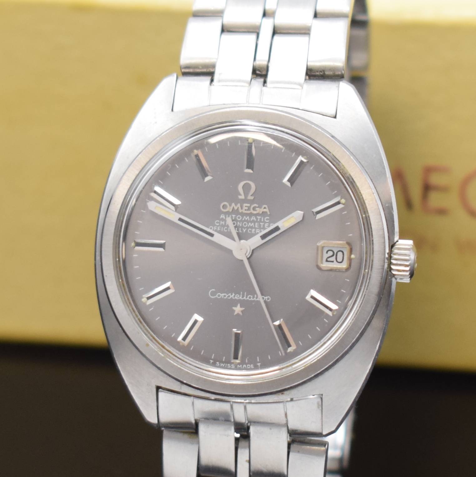 Detail a: OMEGA Constellation Chronometer Armbanduhr in Stahl Referenz 168.017, Schweiz um 1969, Automatik, Boden m. Sternwarte verschr., orig. Gliederband m. ...