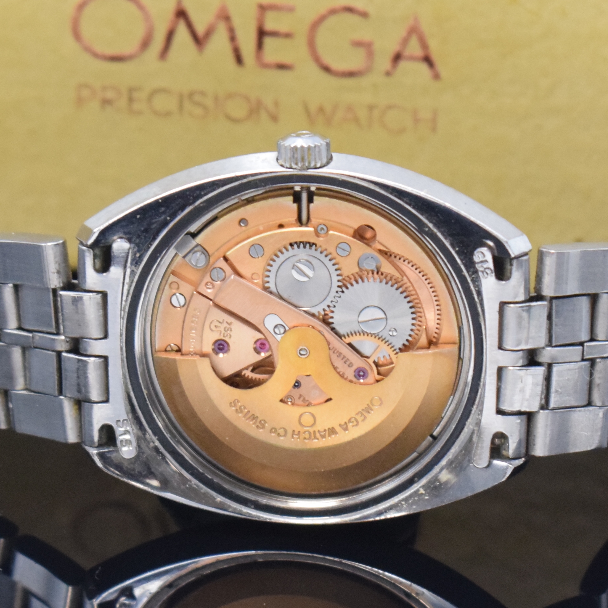 Detail e: OMEGA Constellation Chronometer Armbanduhr in Stahl Referenz 168.017, Schweiz um 1969, Automatik, Boden m. Sternwarte verschr., orig. Gliederband m. ...