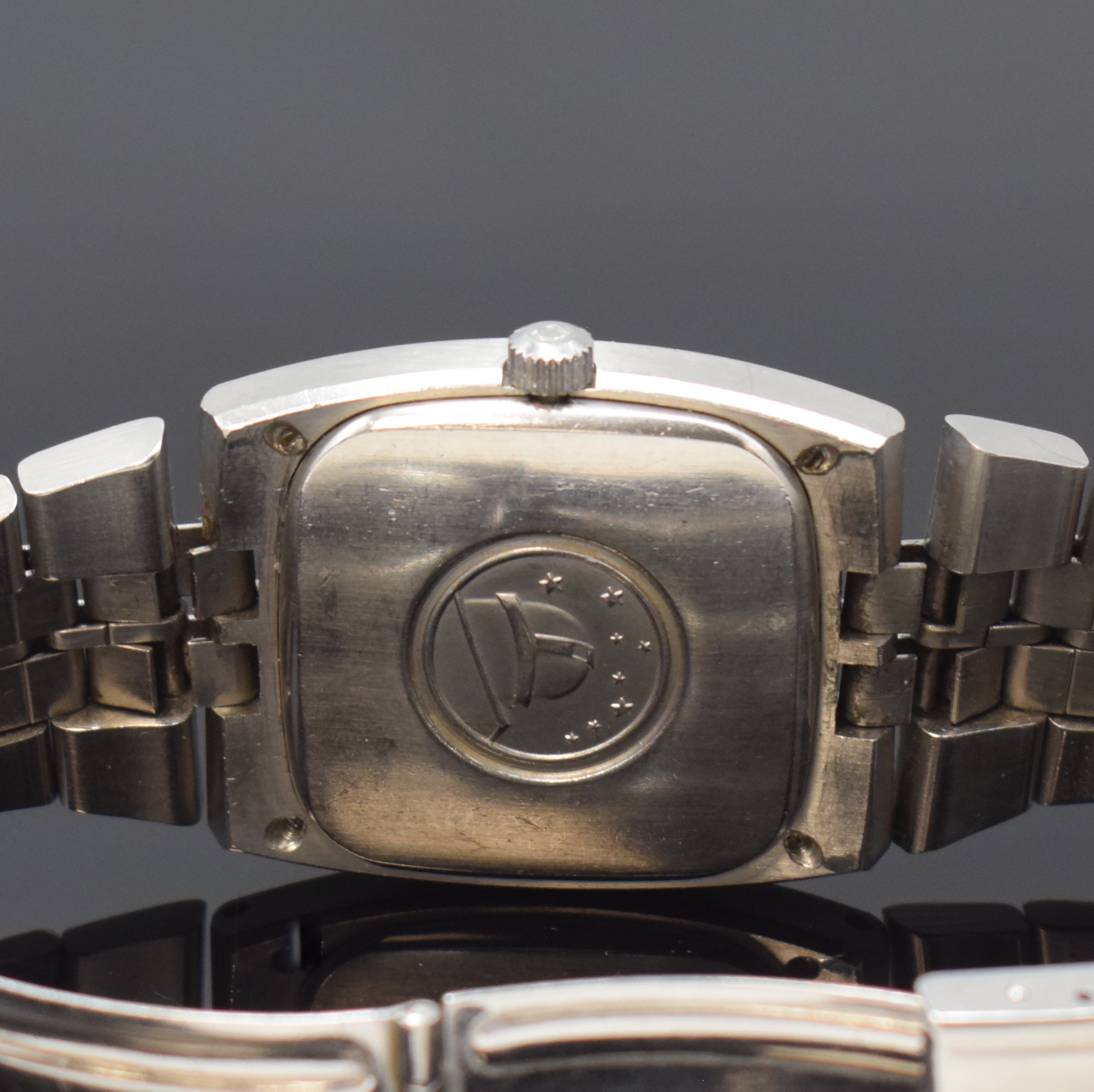 Detail d: OMEGA Constellation Chronometer Referenz 168.047 in Stahl, Schweiz um 1969, Automatik, 4-fach verschr. Geh., integr. orig. Band Ref. 1116, Boden m. ...
