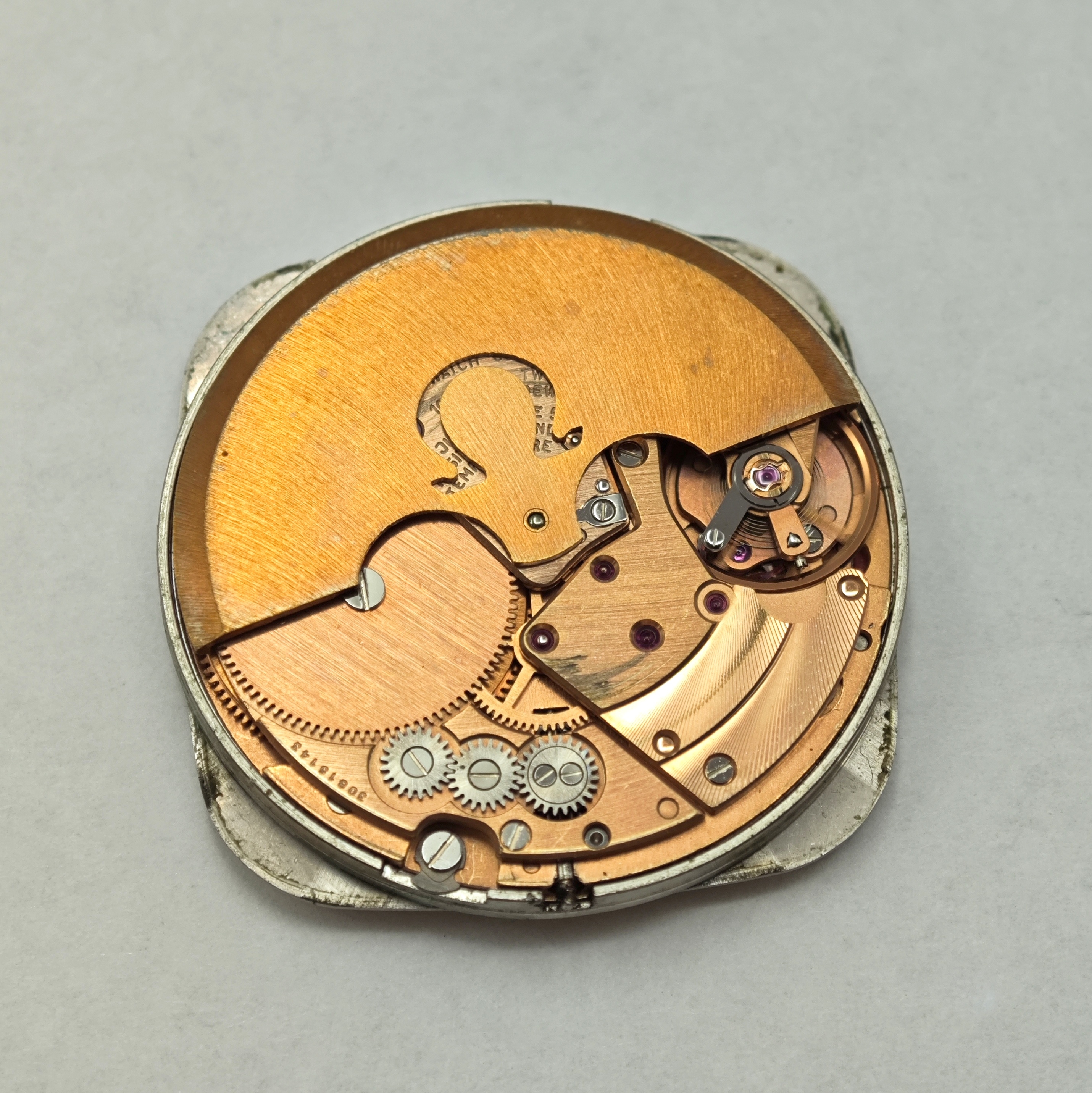 Detail f: OMEGA Constellation Chronometer Referenz 168.047 in Stahl, Schweiz um 1969, Automatik, 4-fach verschr. Geh., integr. orig. Band Ref. 1116, Boden m. ...