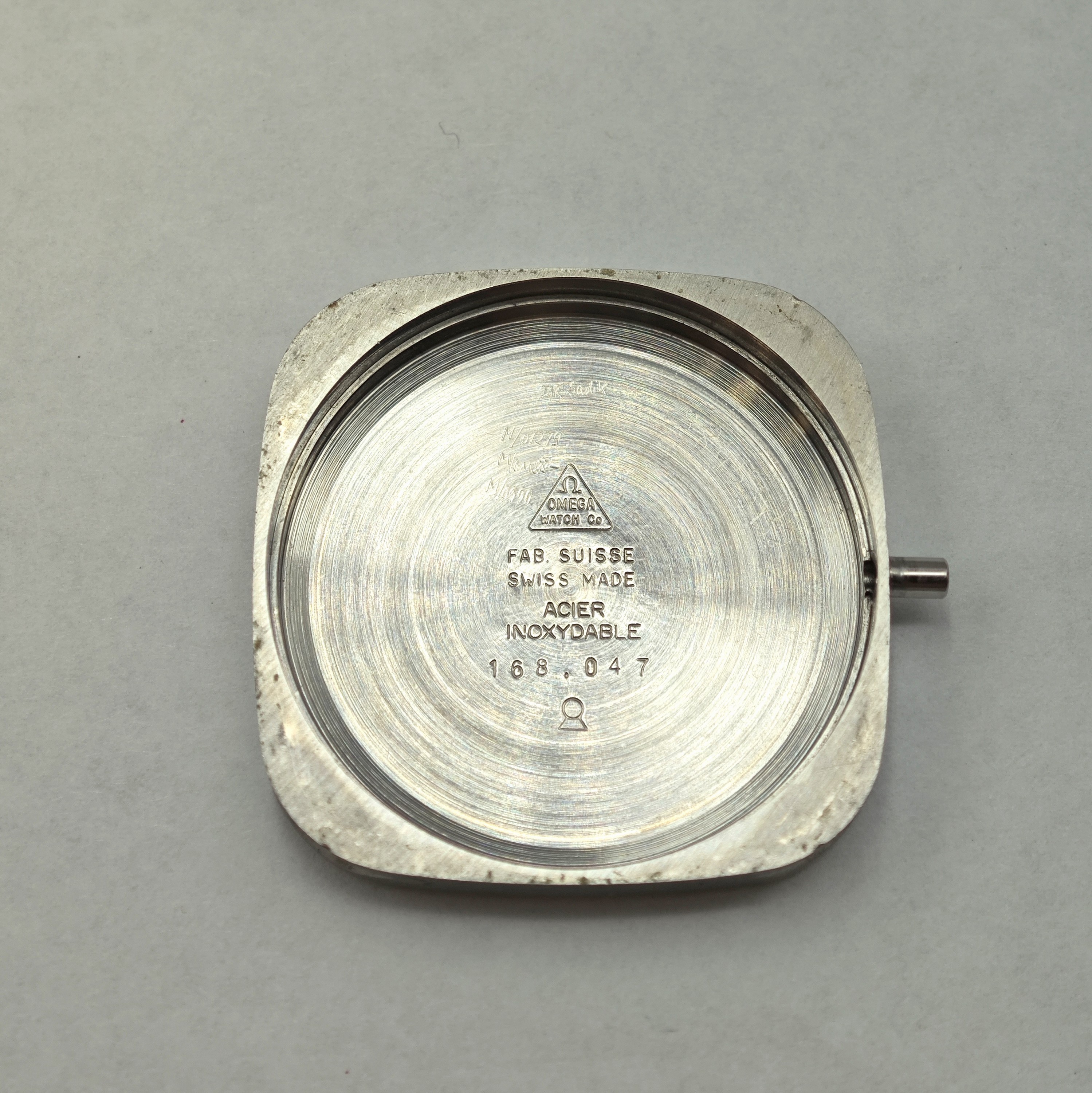 Detail g: OMEGA Constellation Chronometer Referenz 168.047 in Stahl, Schweiz um 1969, Automatik, 4-fach verschr. Geh., integr. orig. Band Ref. 1116, Boden m. ...