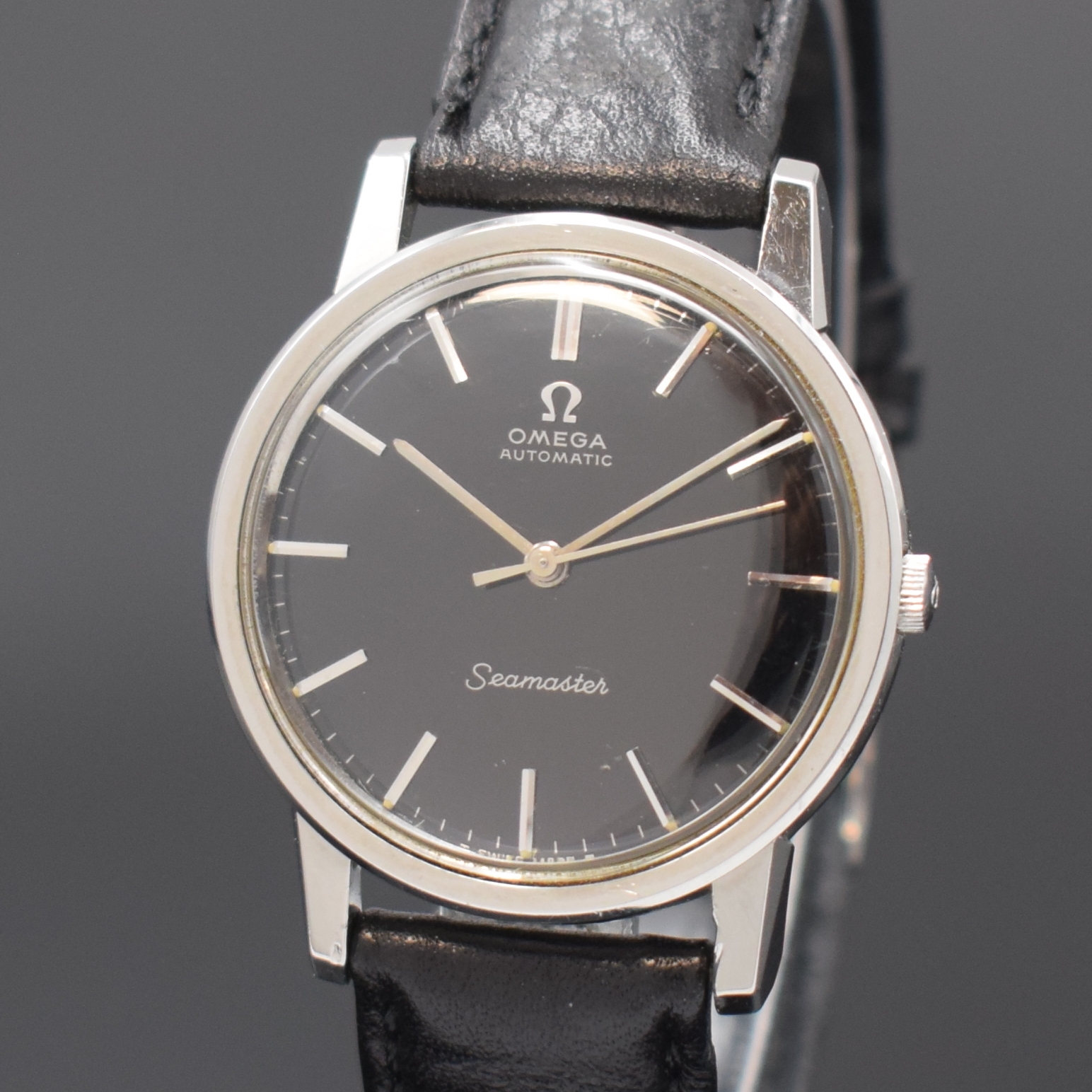 Detail a: OMEGA Seamaster Herrenarmbanduhr in Stahl Referenz 165.003, Schweiz um 1963, Automatik, Lederband m. orig. Dornschl., Boden m. Seepferdchenlogo ...