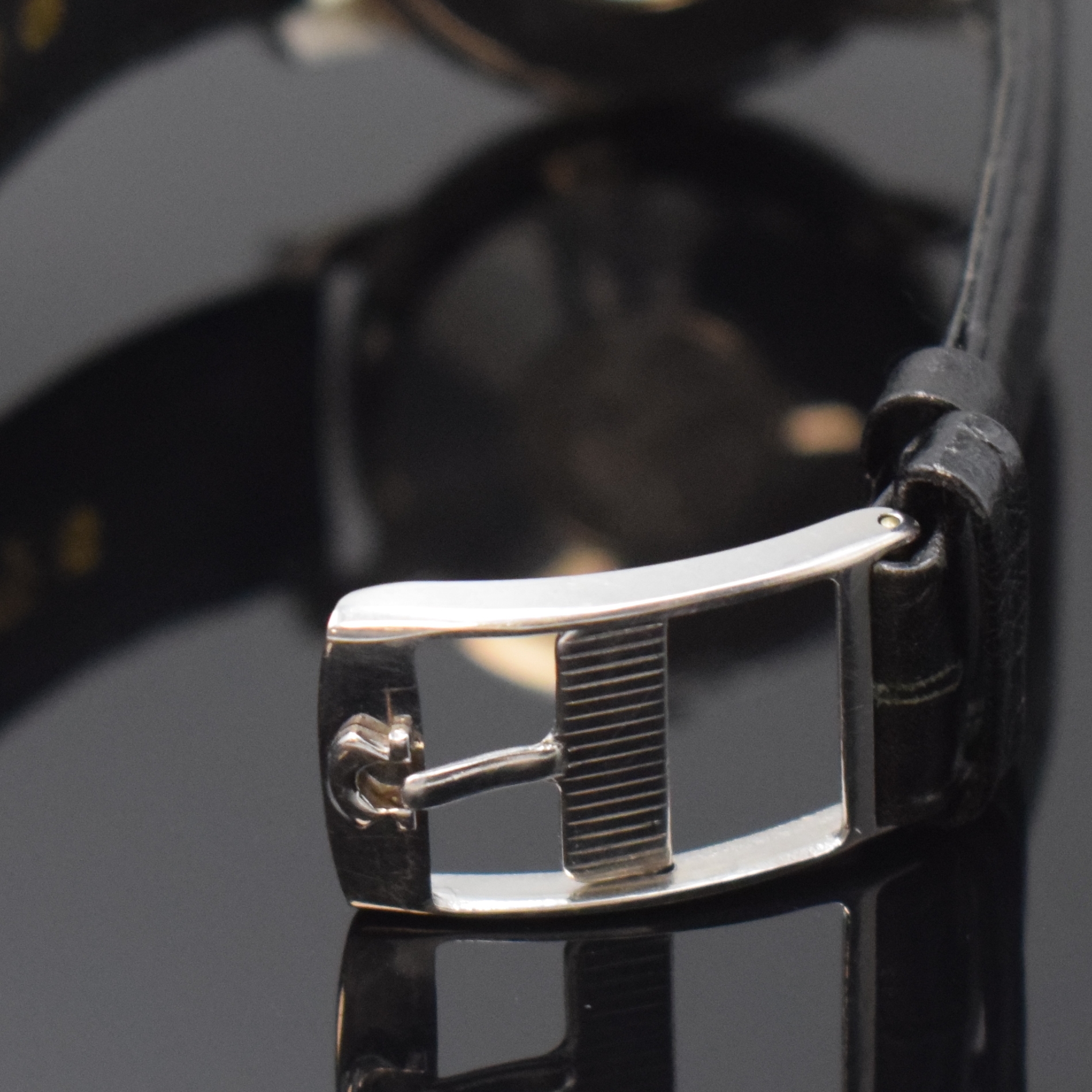 Detail b: OMEGA Seamaster Herrenarmbanduhr in Stahl Referenz 165.003, Schweiz um 1963, Automatik, Lederband m. orig. Dornschl., Boden m. Seepferdchenlogo ...