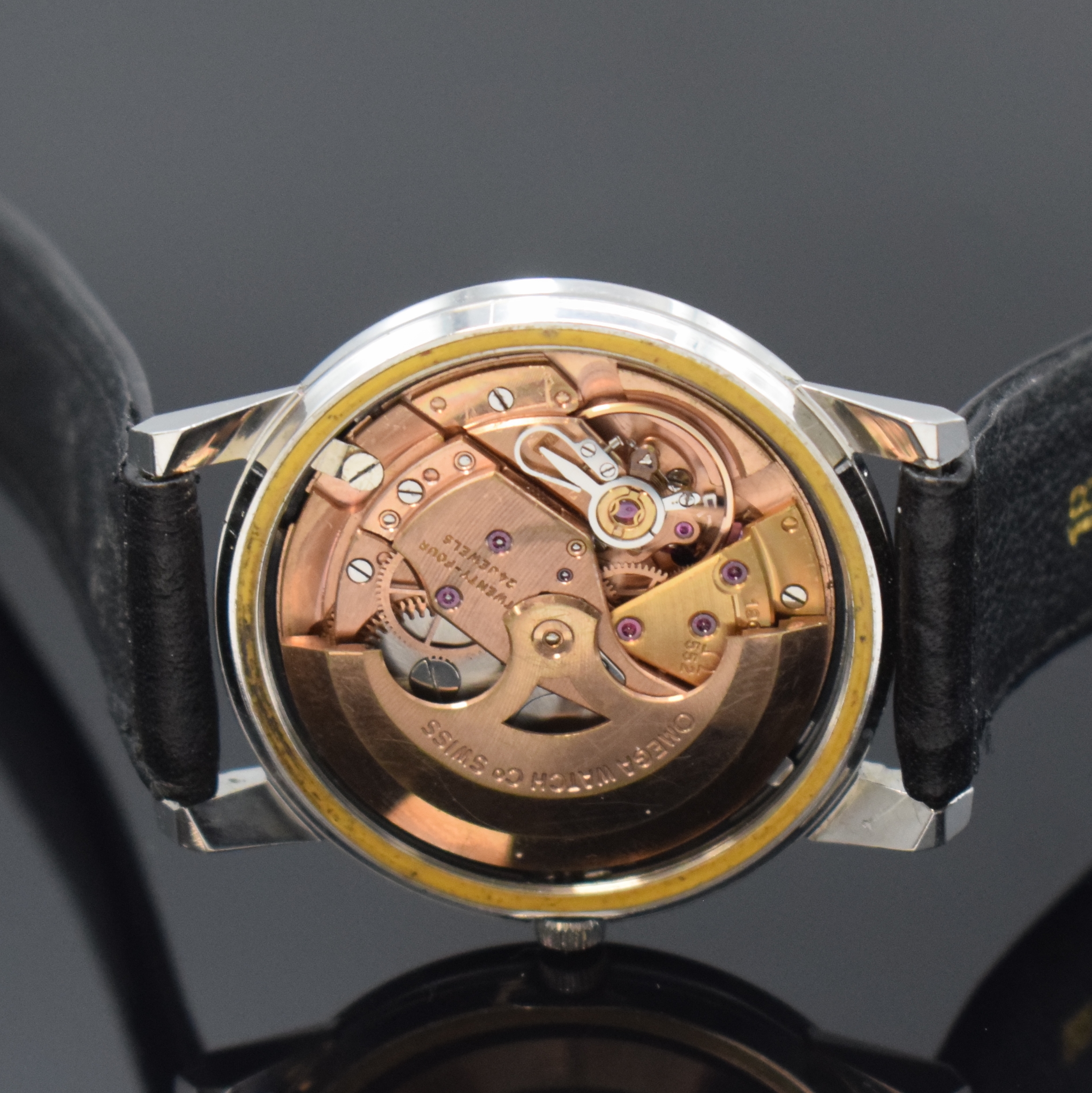 Detail f: OMEGA Seamaster Herrenarmbanduhr in Stahl Referenz 165.003, Schweiz um 1963, Automatik, Lederband m. orig. Dornschl., Boden m. Seepferdchenlogo ...