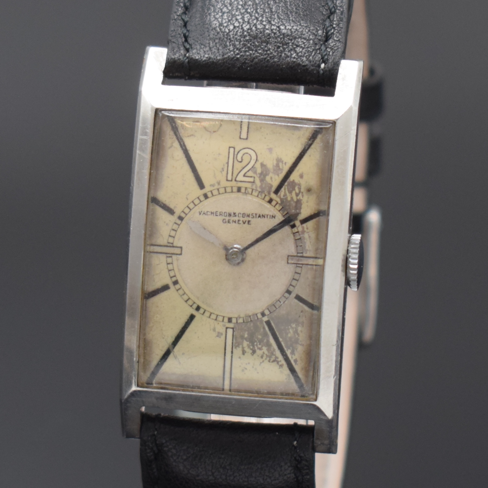 Detail a: VACHERON & CONSTANTIN Geneve sehr seltene rechteckige Armbanduhr in Stahl, Handaufzug, Schweiz um 1935, 2-teil. Geh., Boden aufgedr., silb. ...