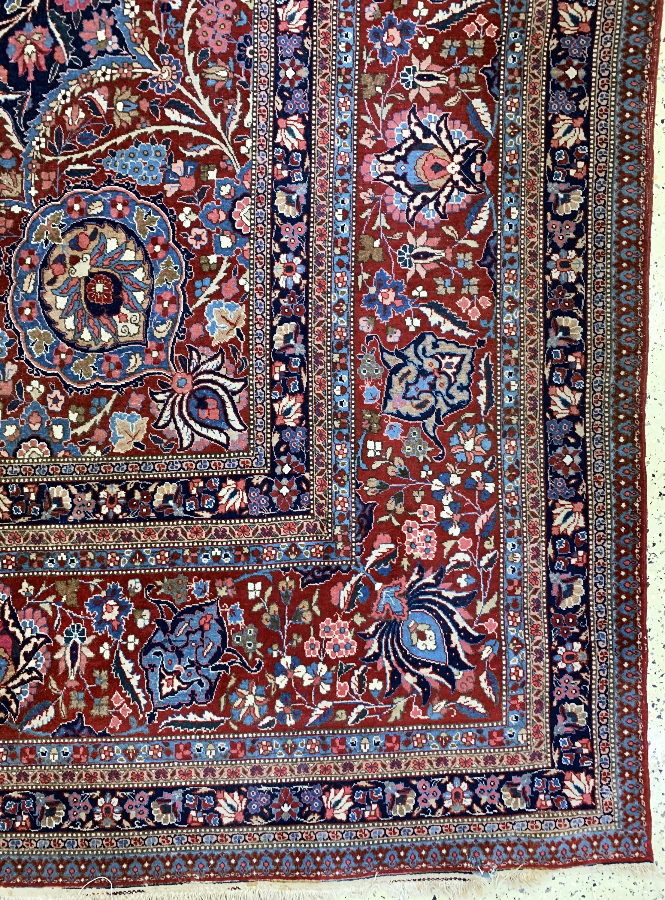 Detail a: Täbriz"Palastteppich", Persien, Anfang 20.Jhd, Wolle auf Baumwolle, ca. 682 x 365 cm,EHZ: 2-3, (Eck leicht beschädigt)