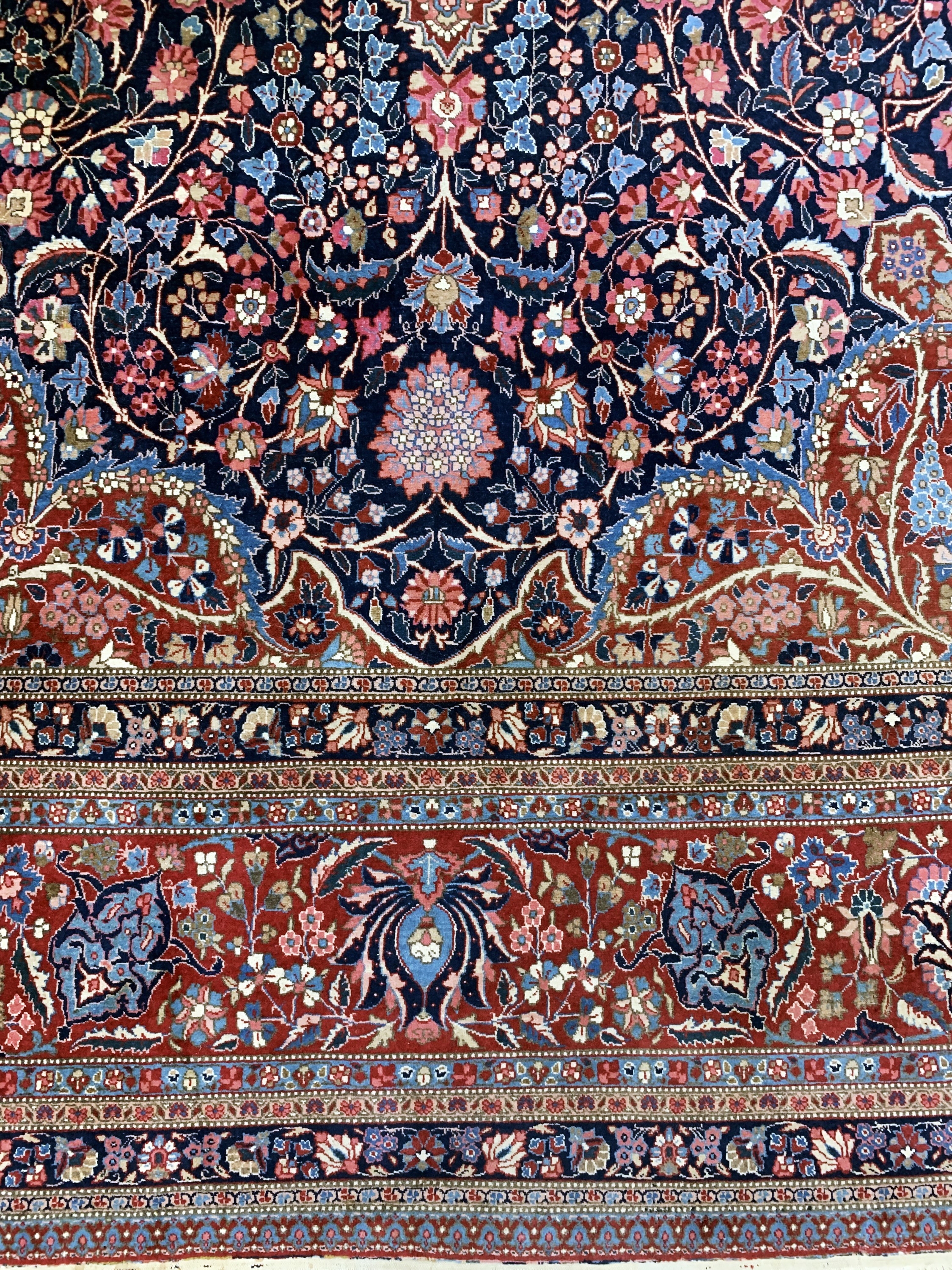 Detail c: Täbriz"Palastteppich", Persien, Anfang 20.Jhd, Wolle auf Baumwolle, ca. 682 x 365 cm,EHZ: 2-3, (Eck leicht beschädigt)