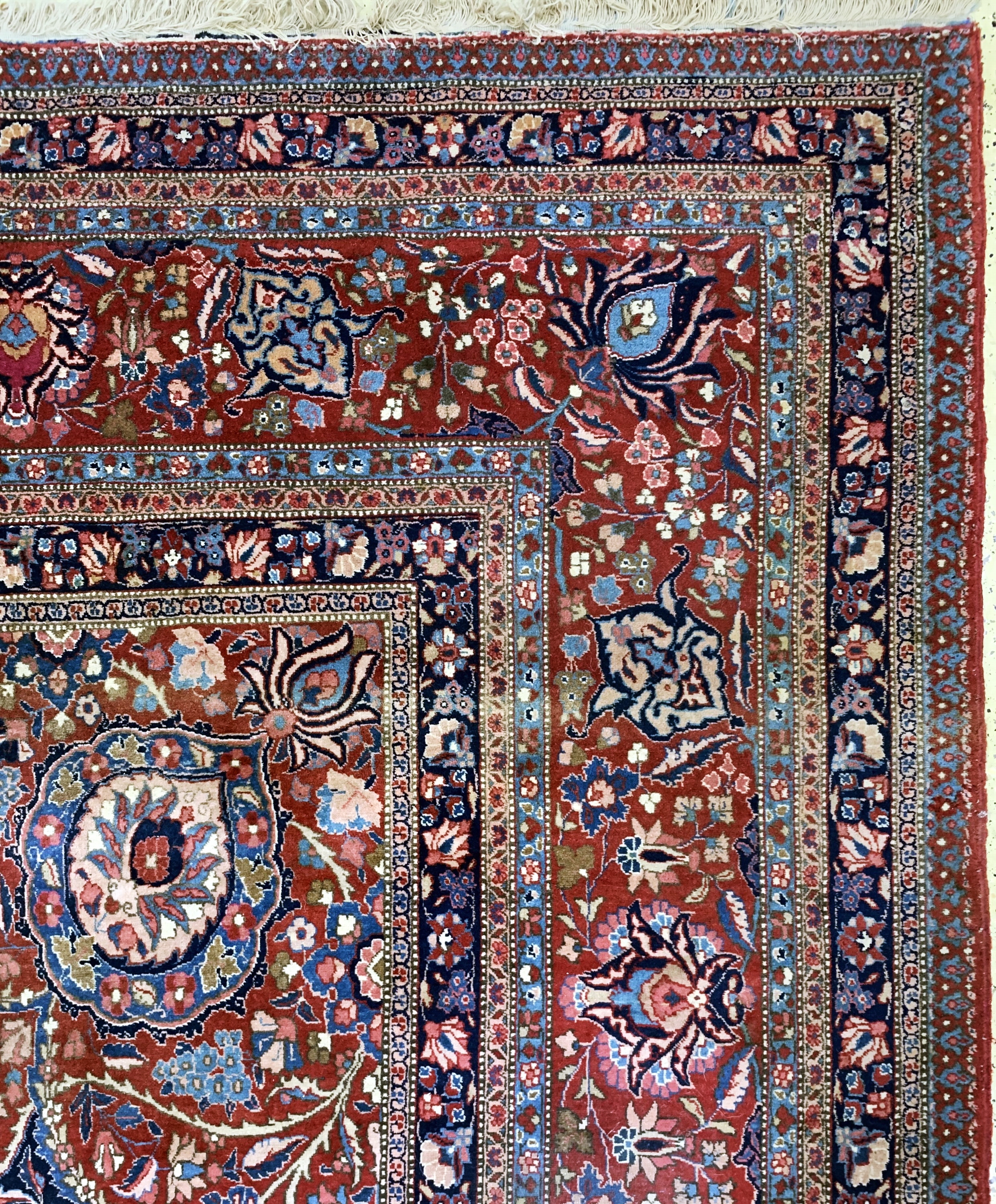 Detail g: Täbriz"Palastteppich", Persien, Anfang 20.Jhd, Wolle auf Baumwolle, ca. 682 x 365 cm,EHZ: 2-3, (Eck leicht beschädigt)