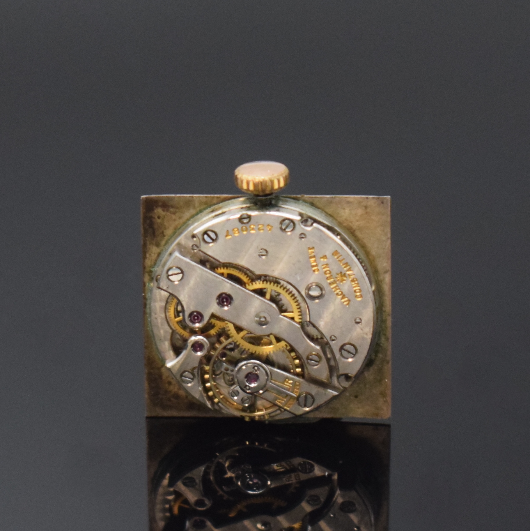 Detail d: VACHERON & CONSTANTIN Geneve seltene, rechteckige Armbanduhr in RG 750/000, Handaufzug, Schweiz um 1937, 2-teil. Geh., Boden aufgedr., verd. ...