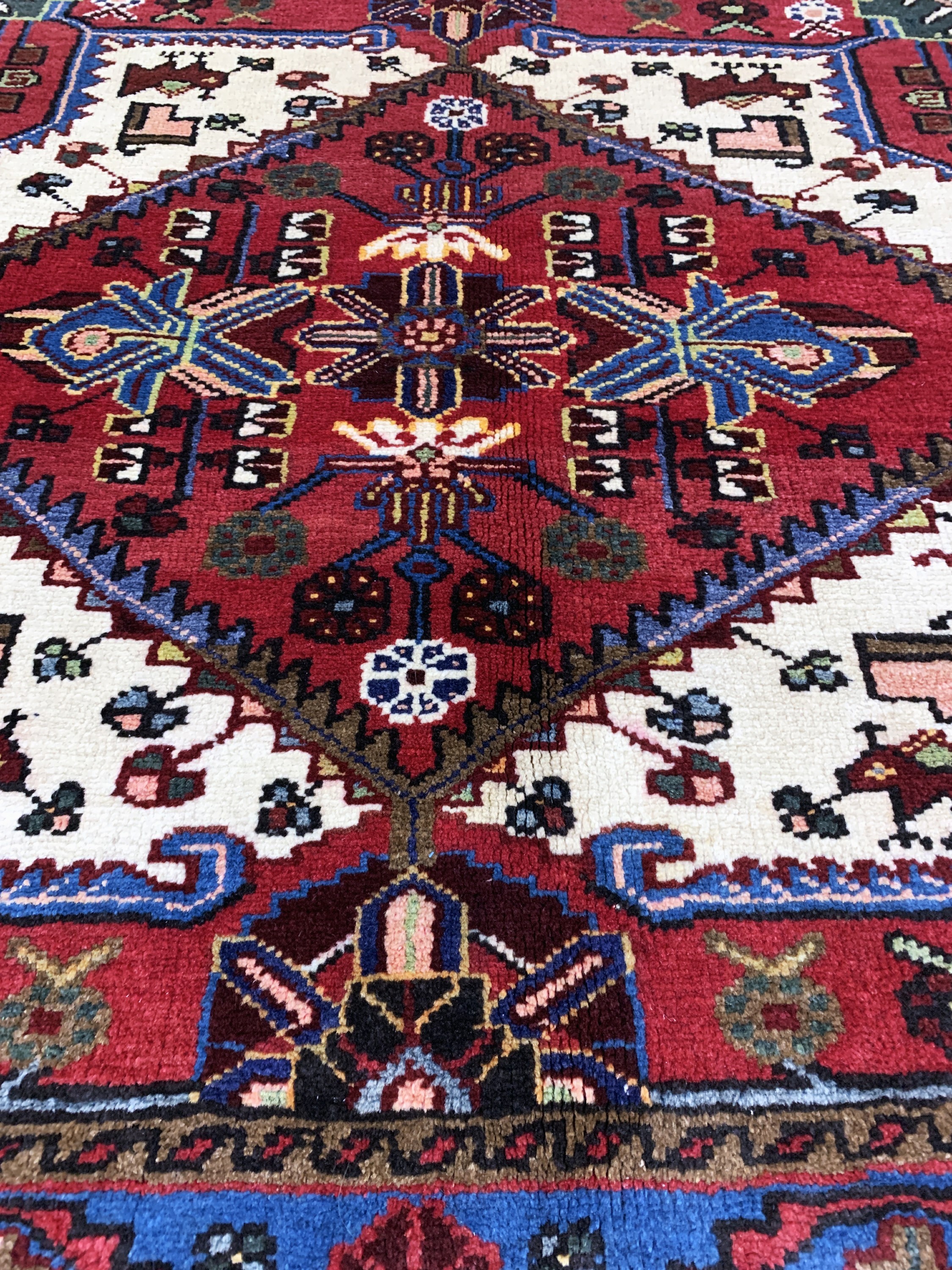 Detail c: Tuyserkan, Persien, Mitte 20.Jhd, Wolle aufBaumwolle, ca. 130 x 125 cm, EHZ: 2